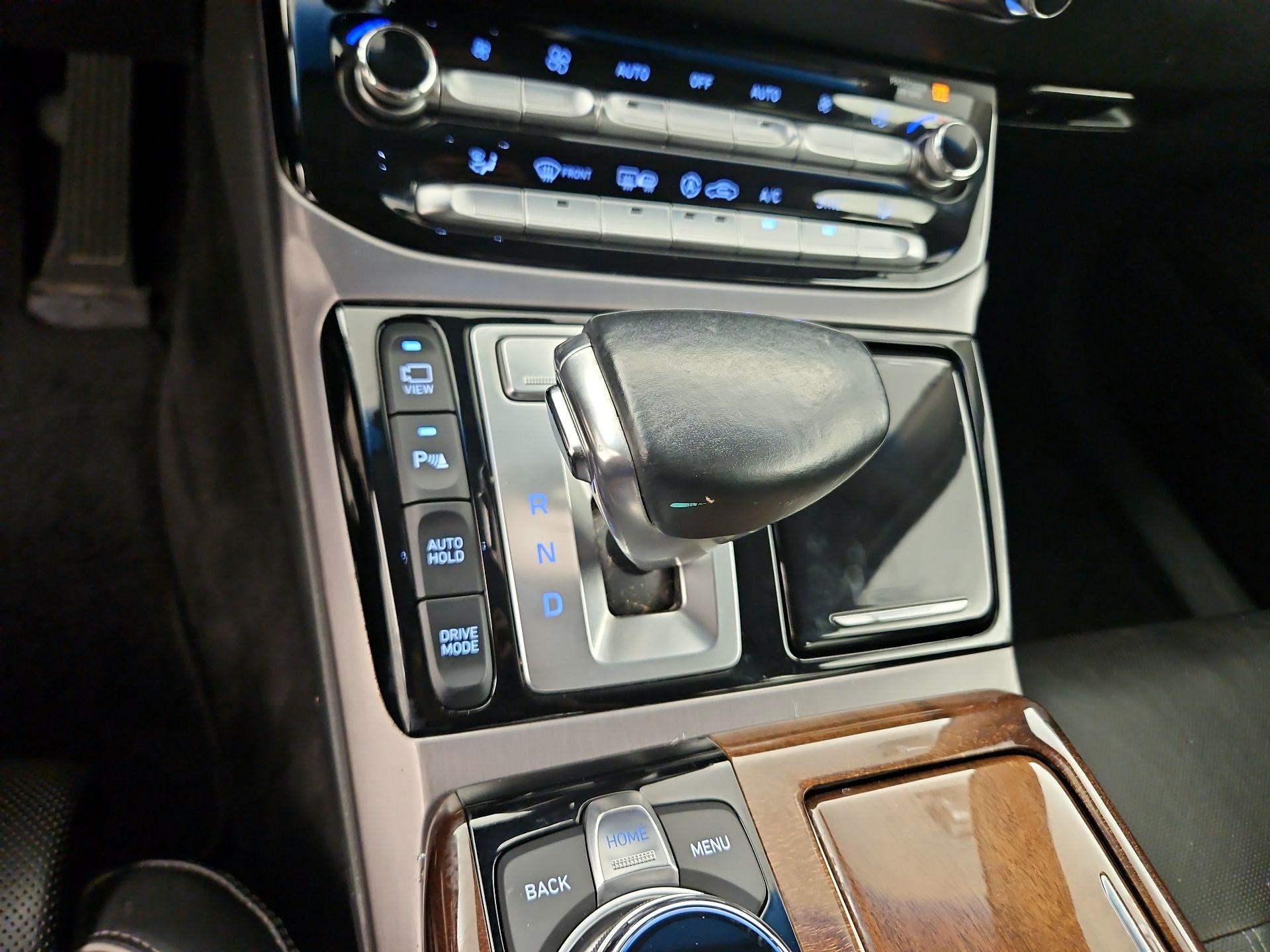 Thumbnail: 2019 Genesis G90 - 18