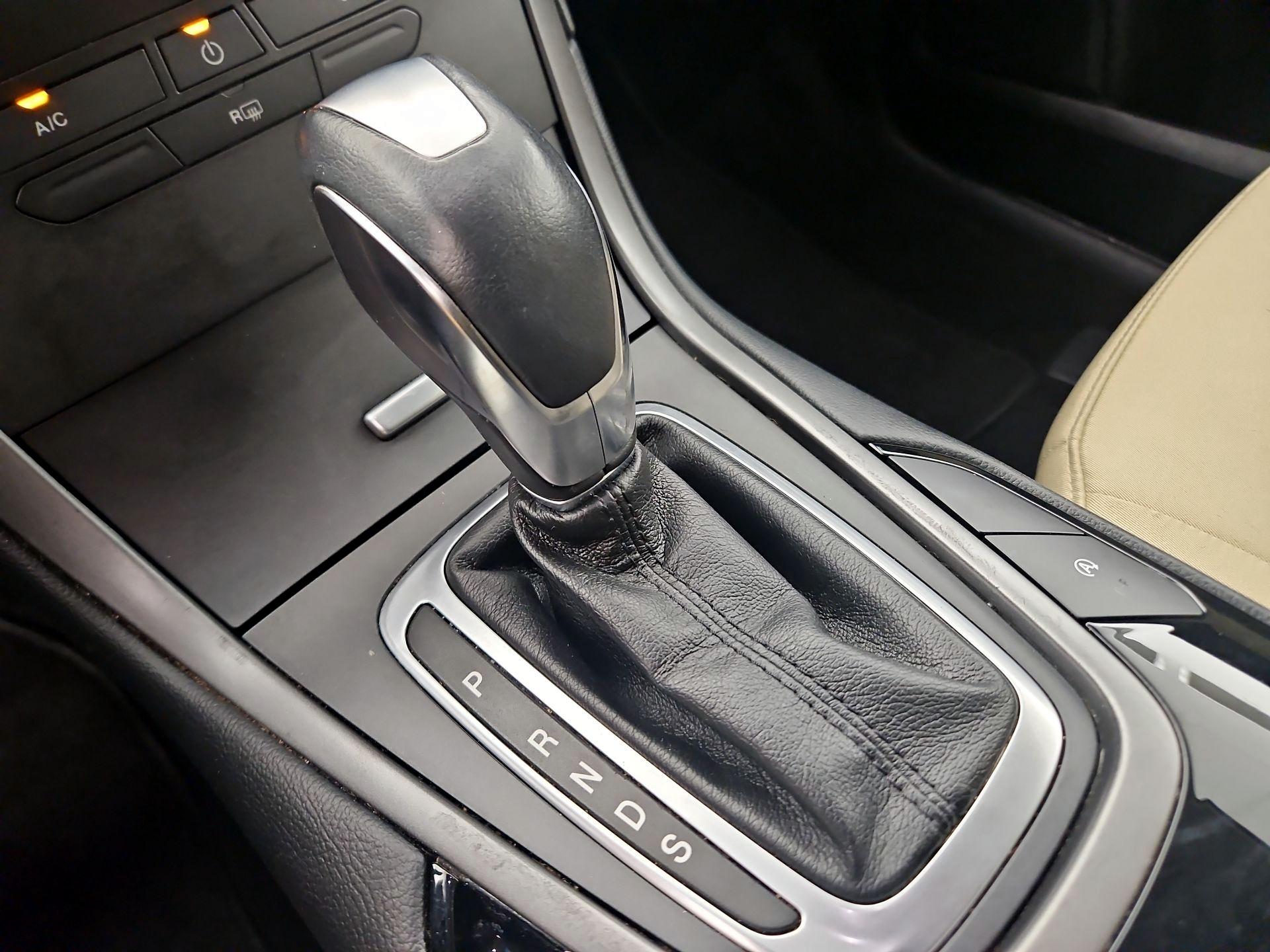 Thumbnail: 2018 Ford Edge - 15