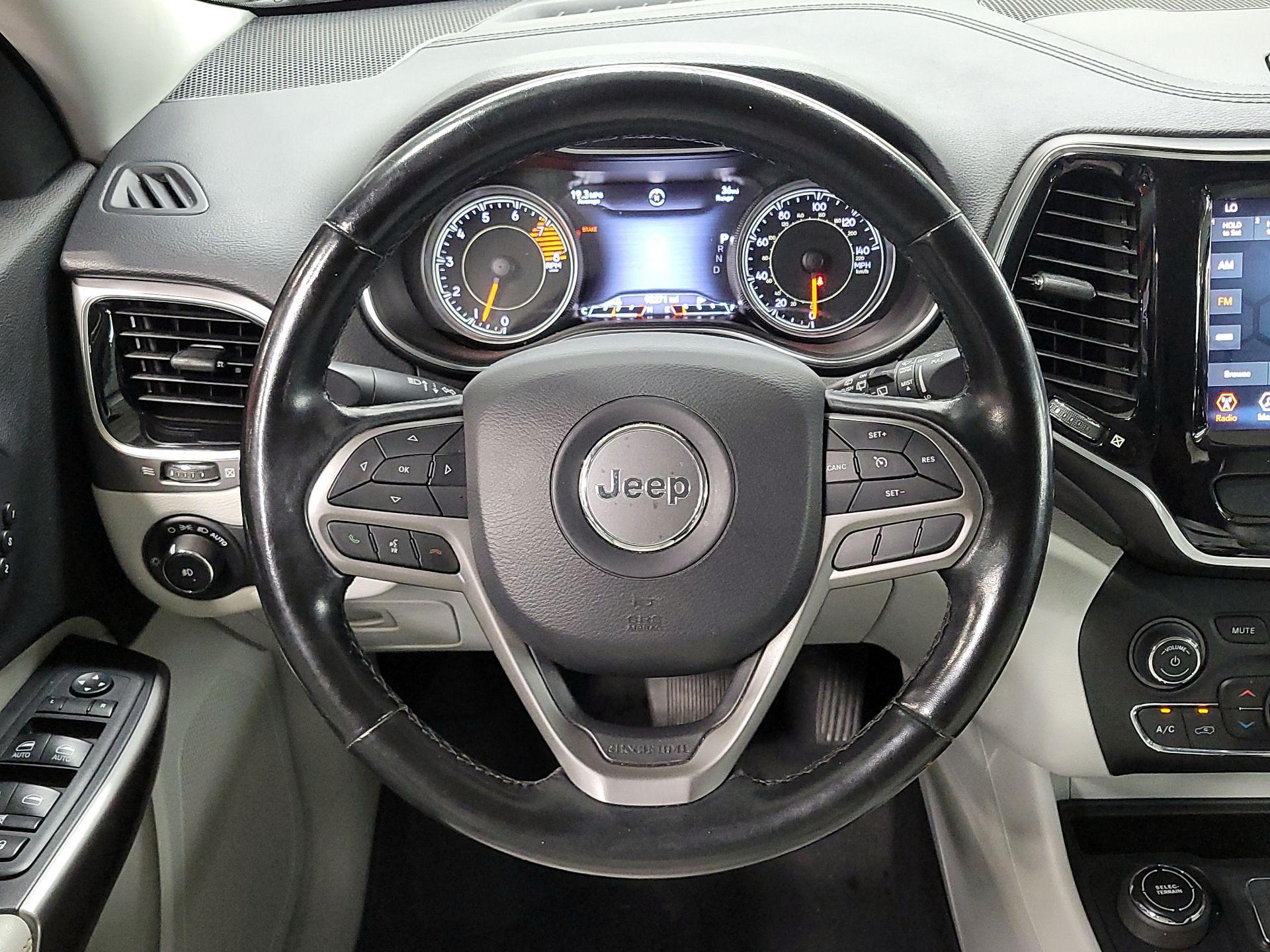 Thumbnail: 2020 Jeep Cherokee - 10