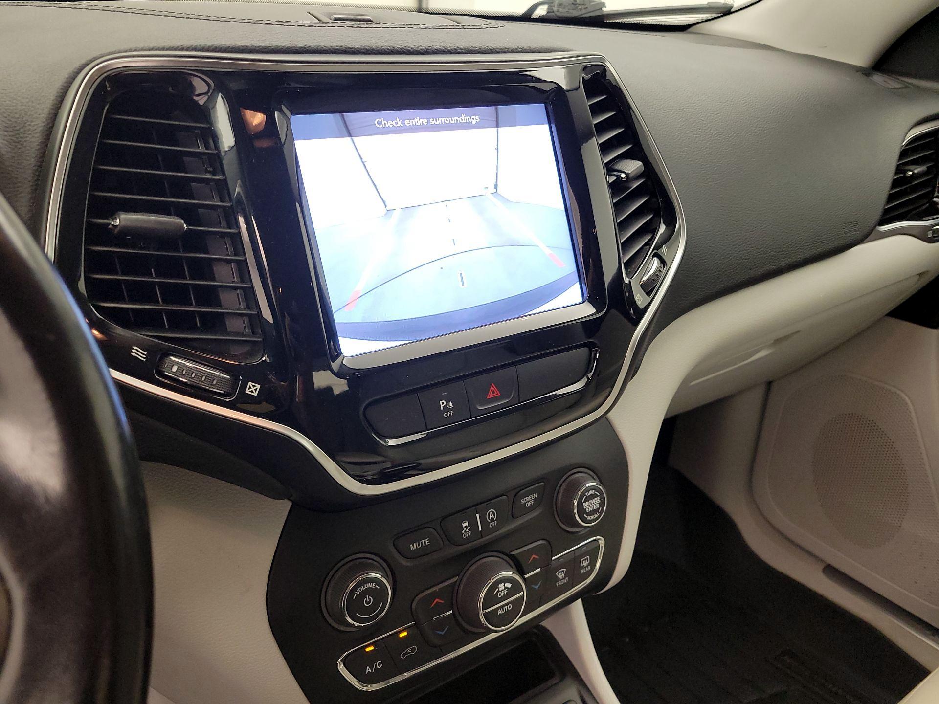 Thumbnail: 2020 Jeep Cherokee - 14