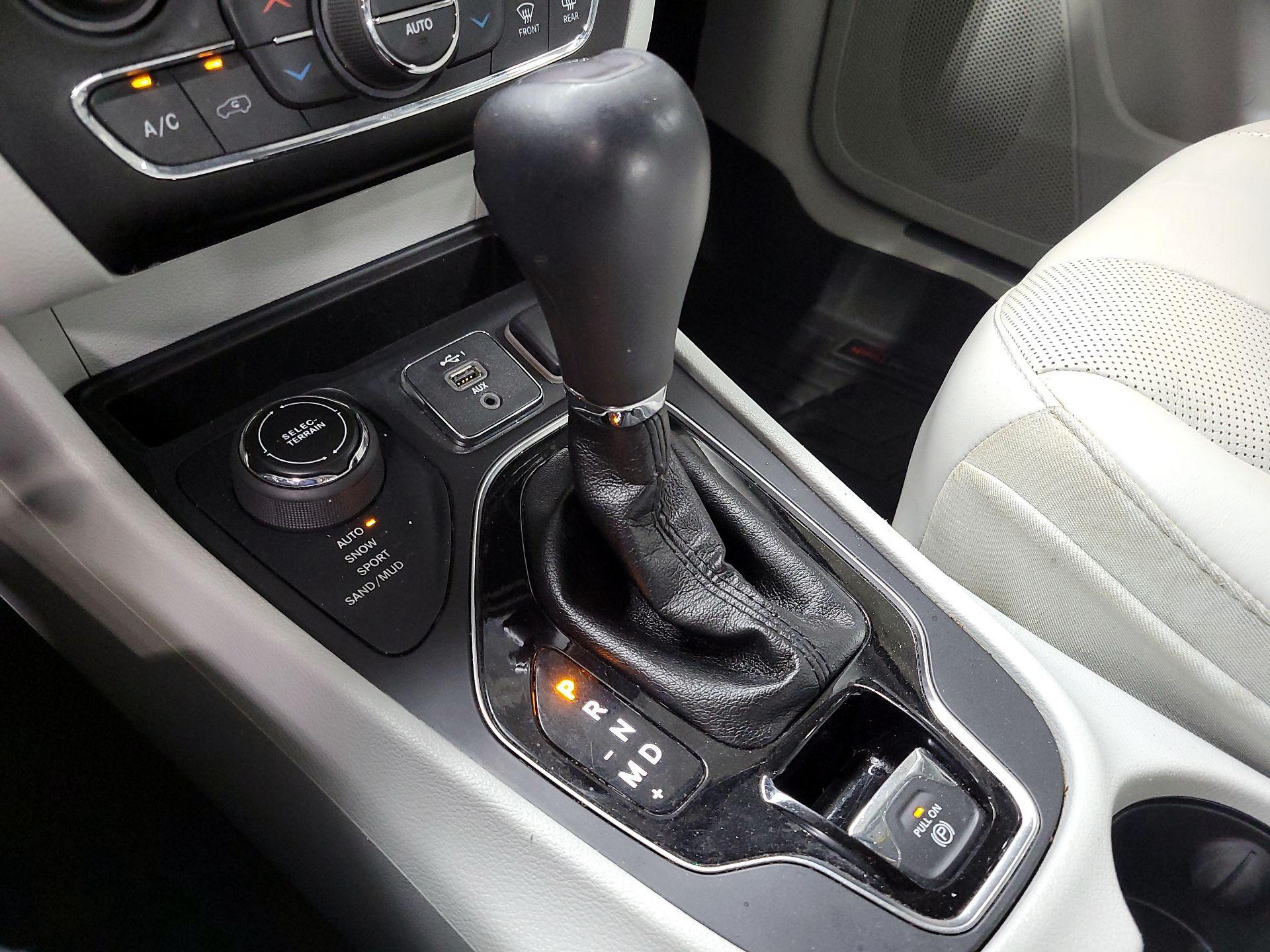 Thumbnail: 2020 Jeep Cherokee - 17