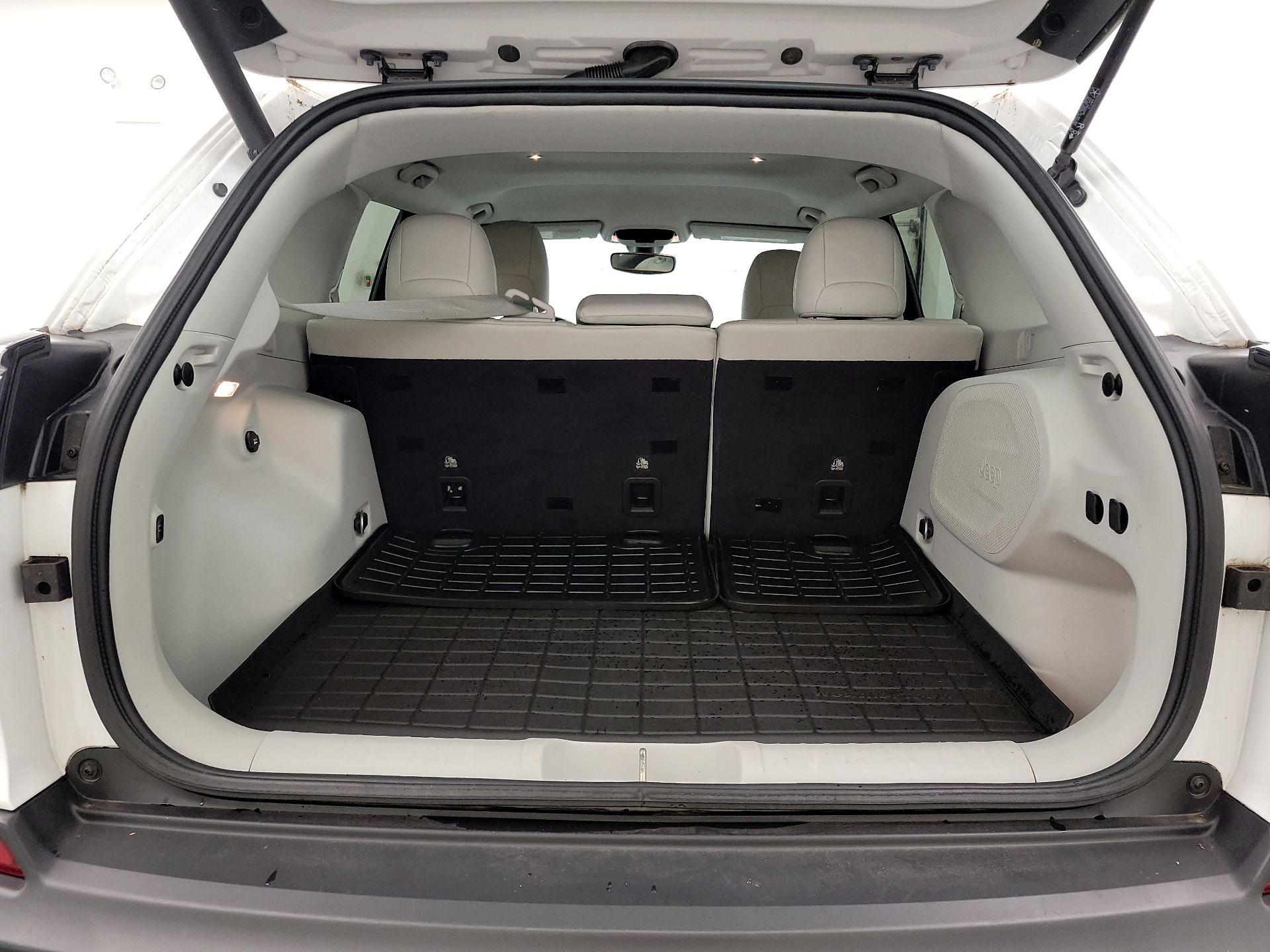 Thumbnail: 2020 Jeep Cherokee - 19