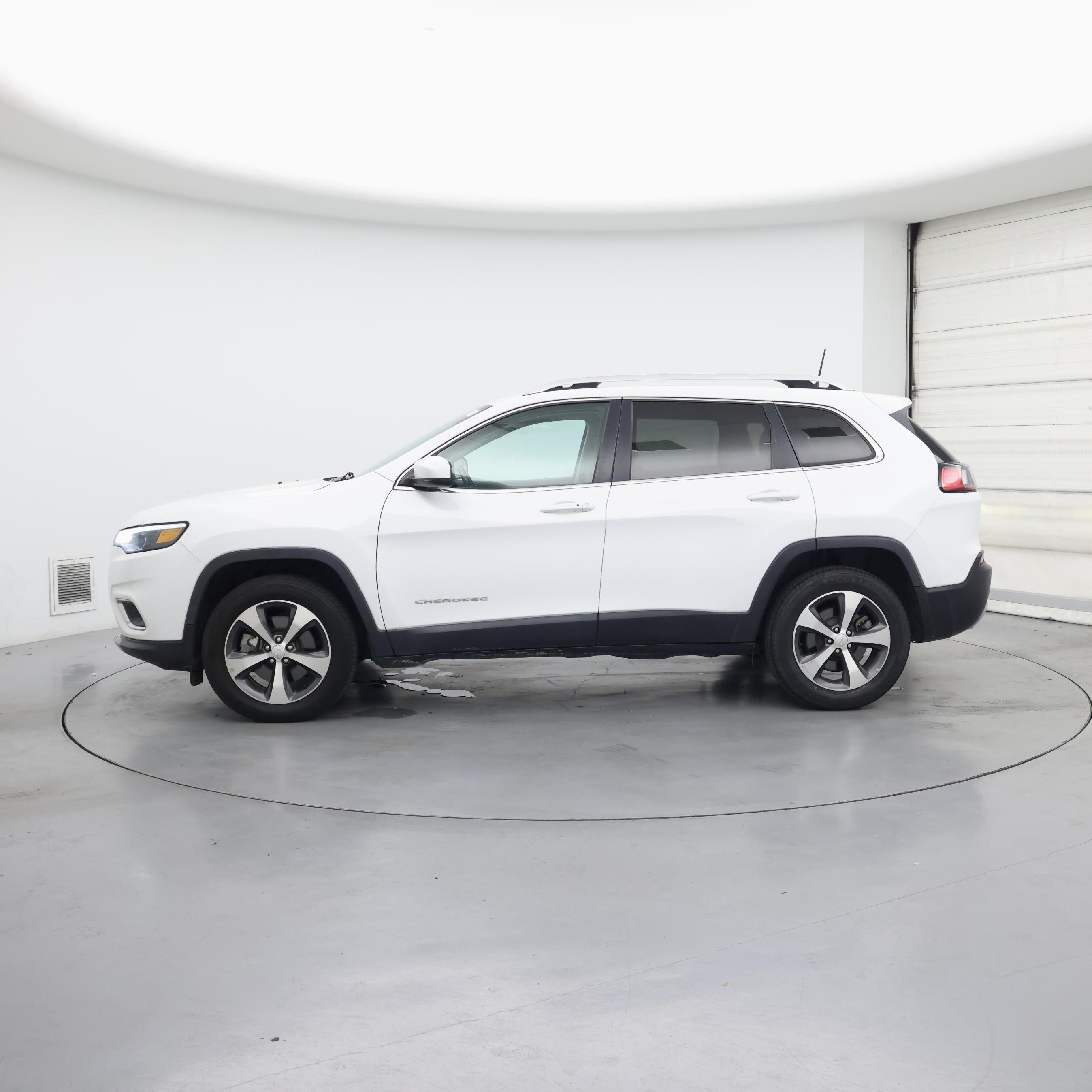 Thumbnail: 2020 Jeep Cherokee - 3