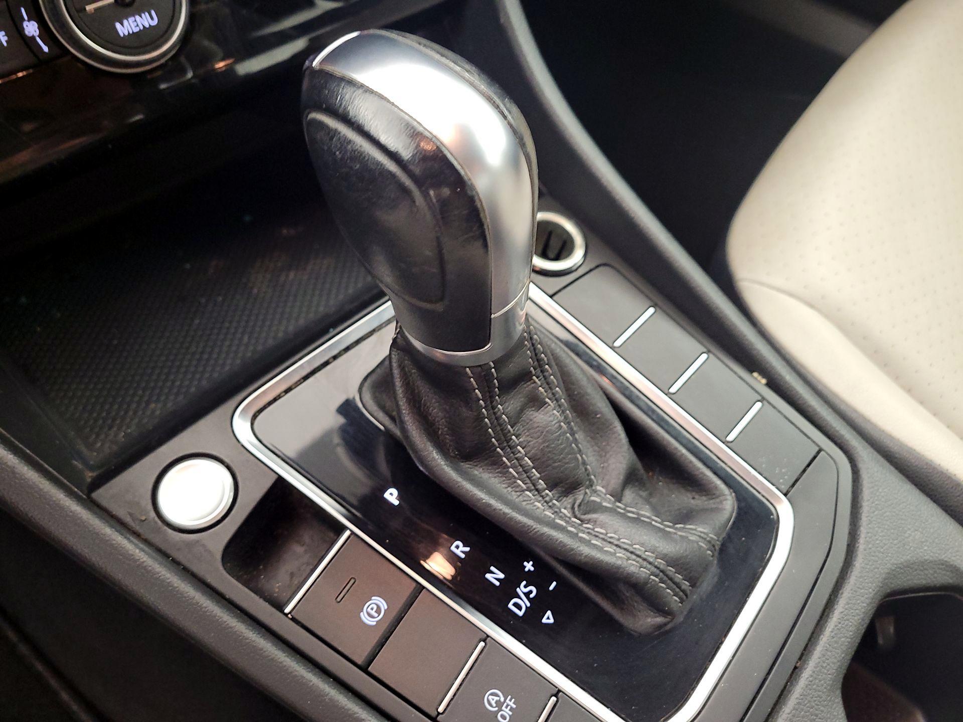 Thumbnail: 2019 Volkswagen Jetta - 17