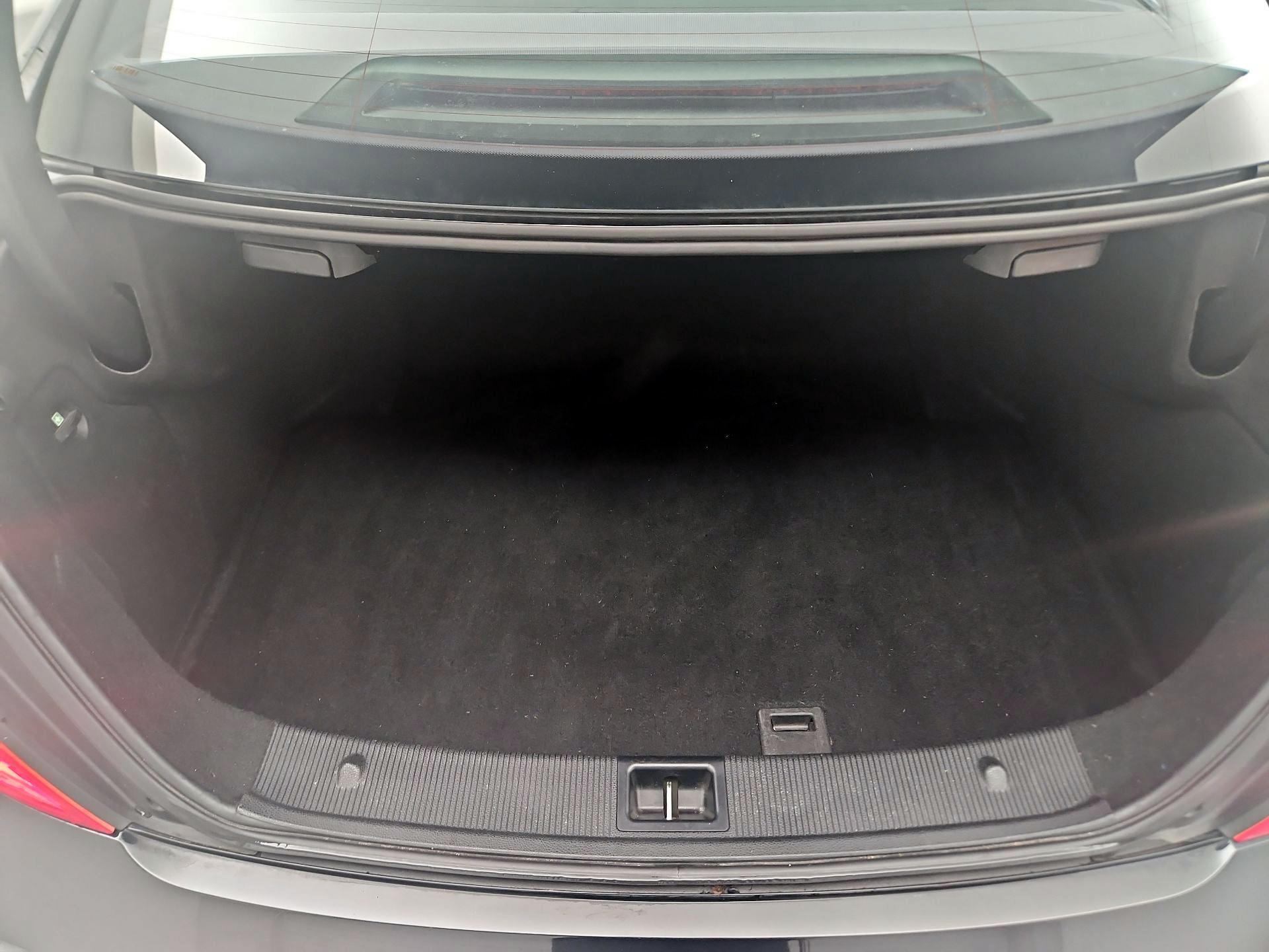 Thumbnail: 2015 Mercedes-Benz C-Class - 16