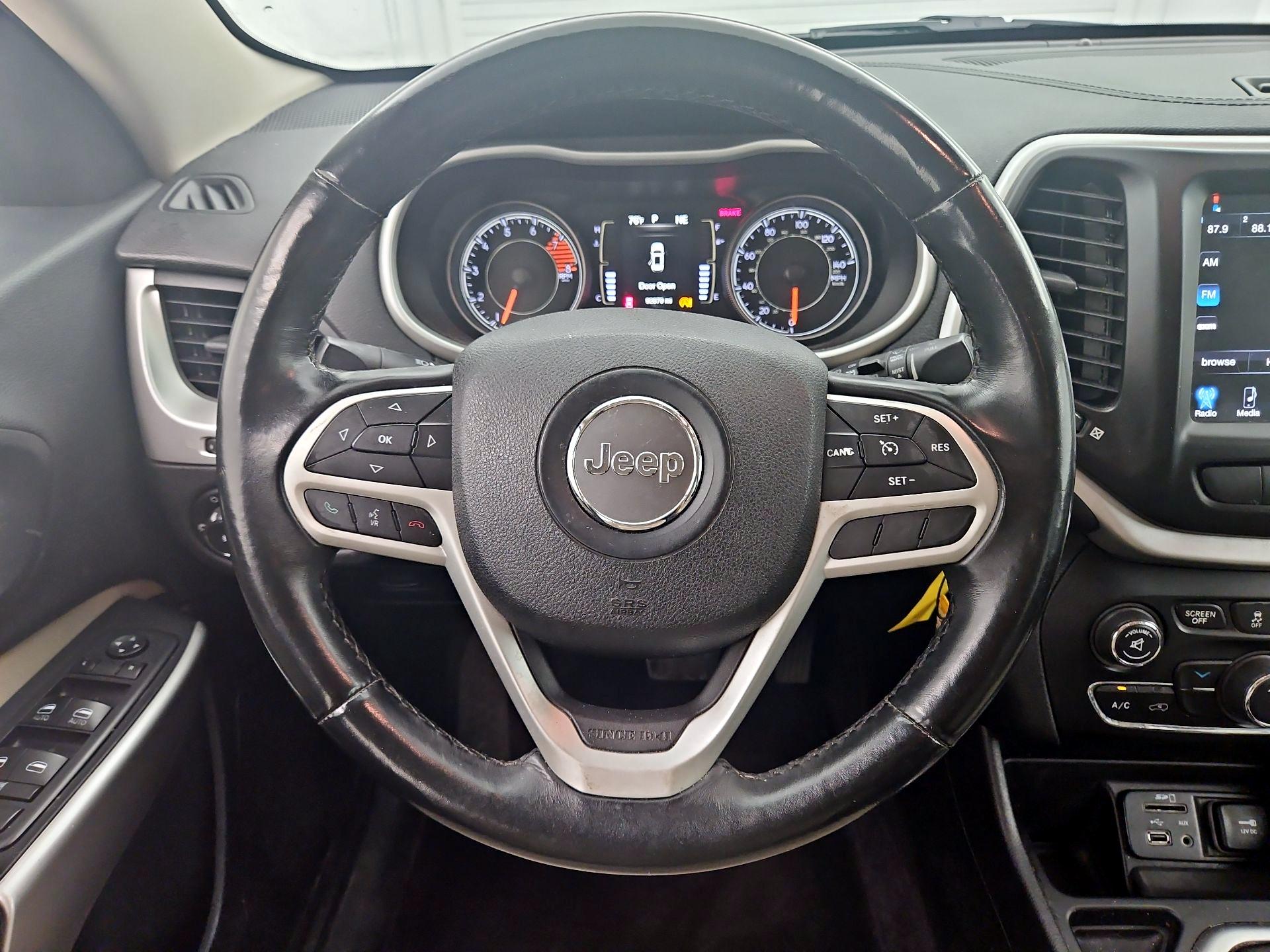 Thumbnail: 2017 Jeep Cherokee - 10