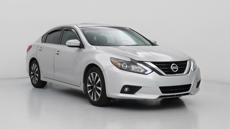 2017 Nissan Altima SL Hero Image