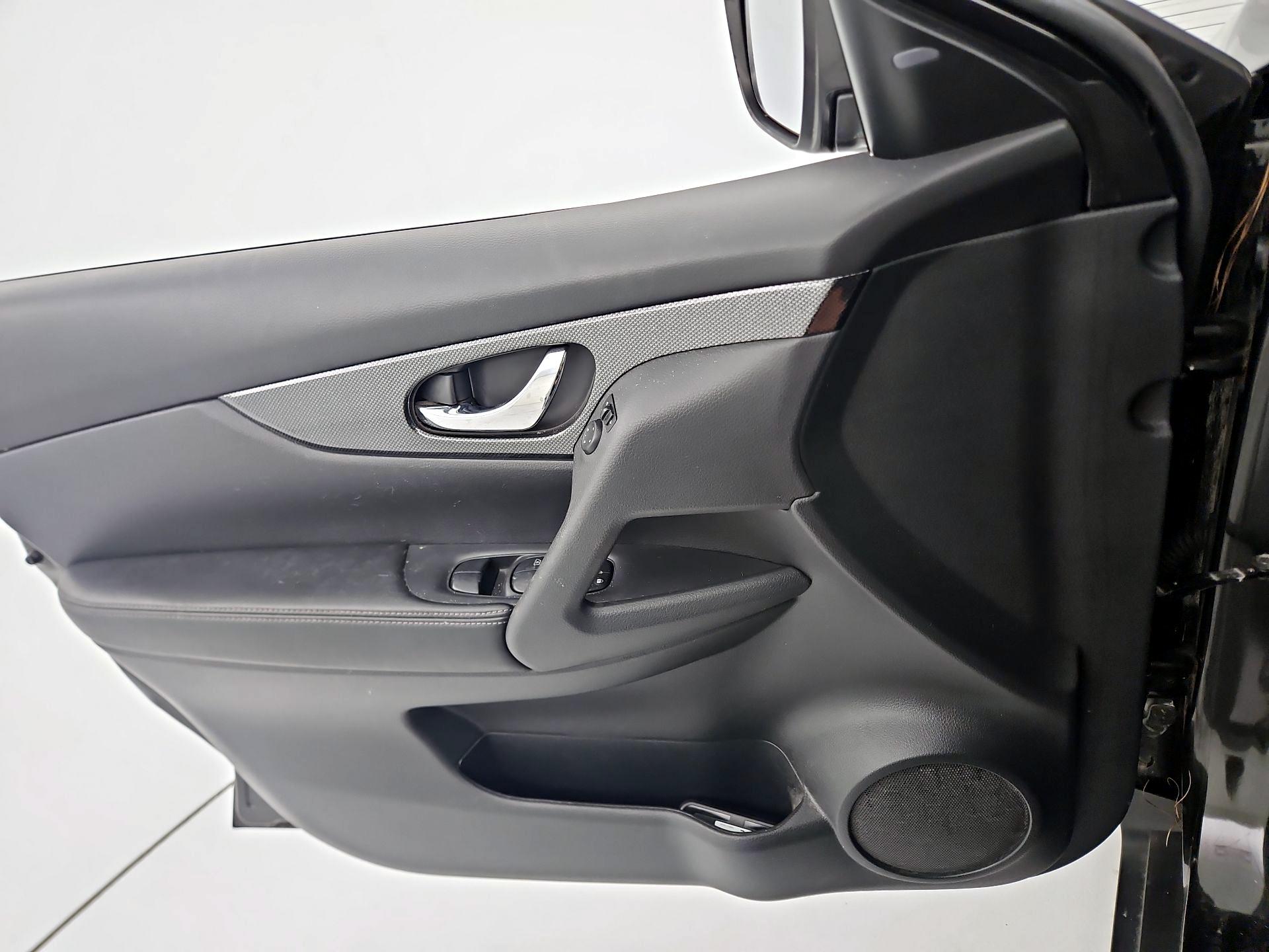 Thumbnail: 2016 Nissan Rogue - 12