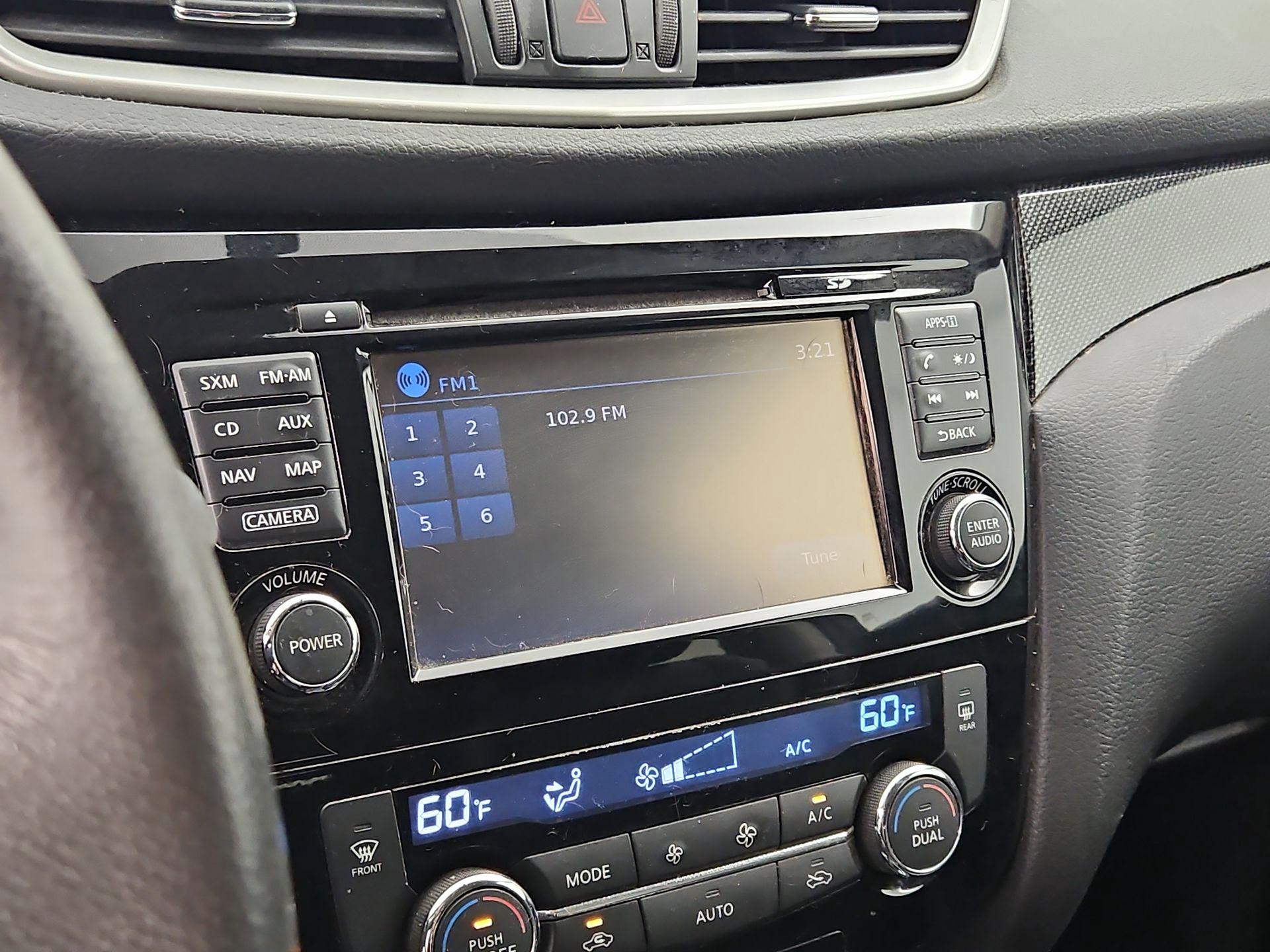 Thumbnail: 2016 Nissan Rogue - 16