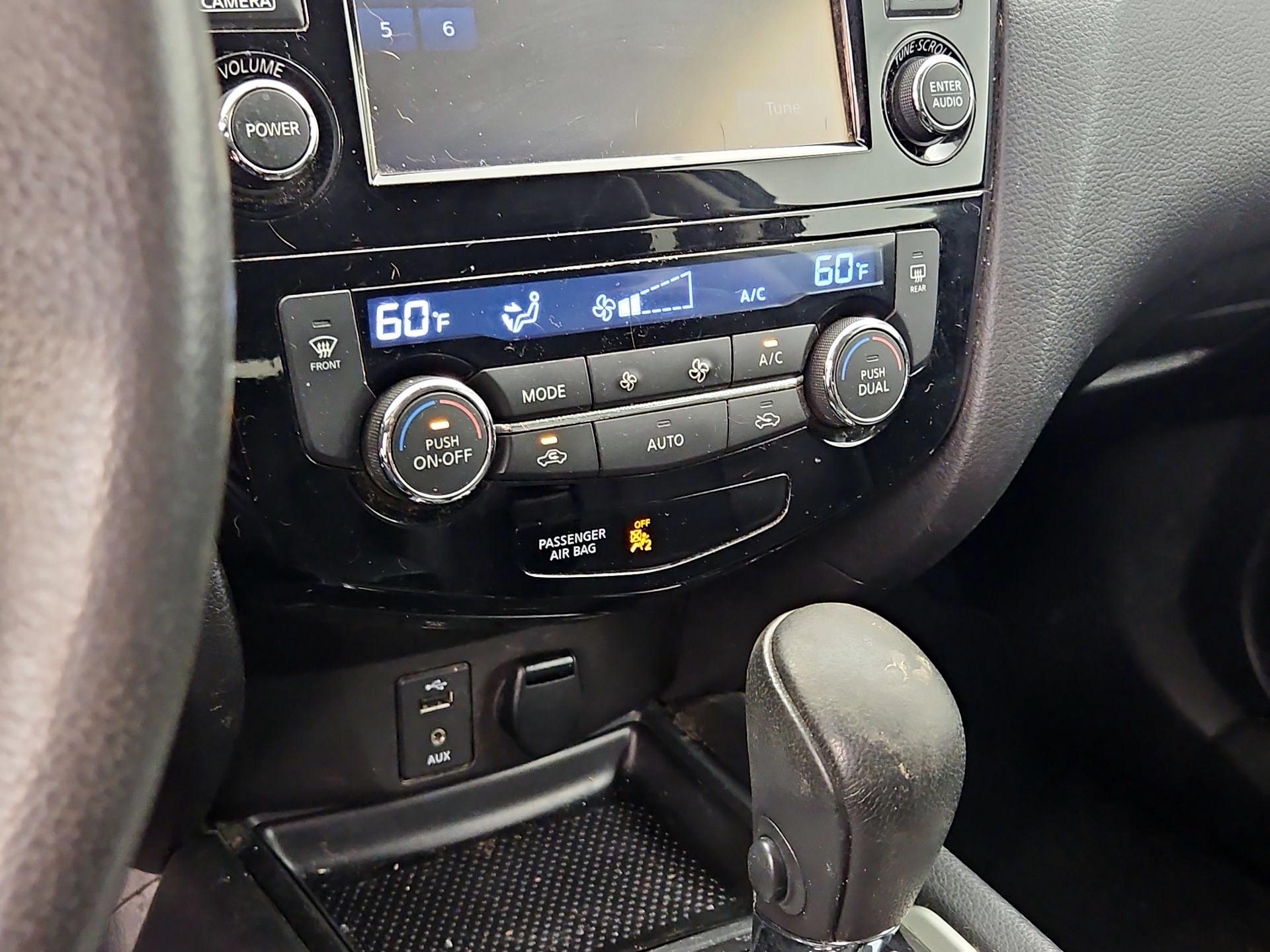 Thumbnail: 2016 Nissan Rogue - 17