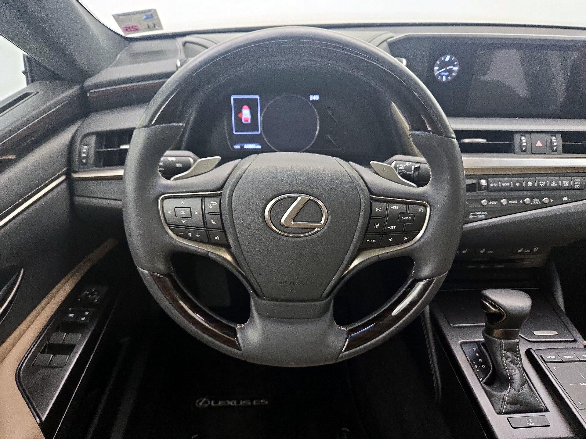 Thumbnail: 2019 Lexus ES - 10