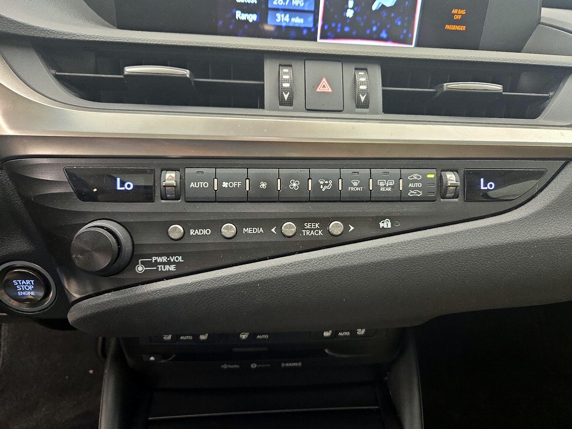 Thumbnail: 2019 Lexus ES - 16