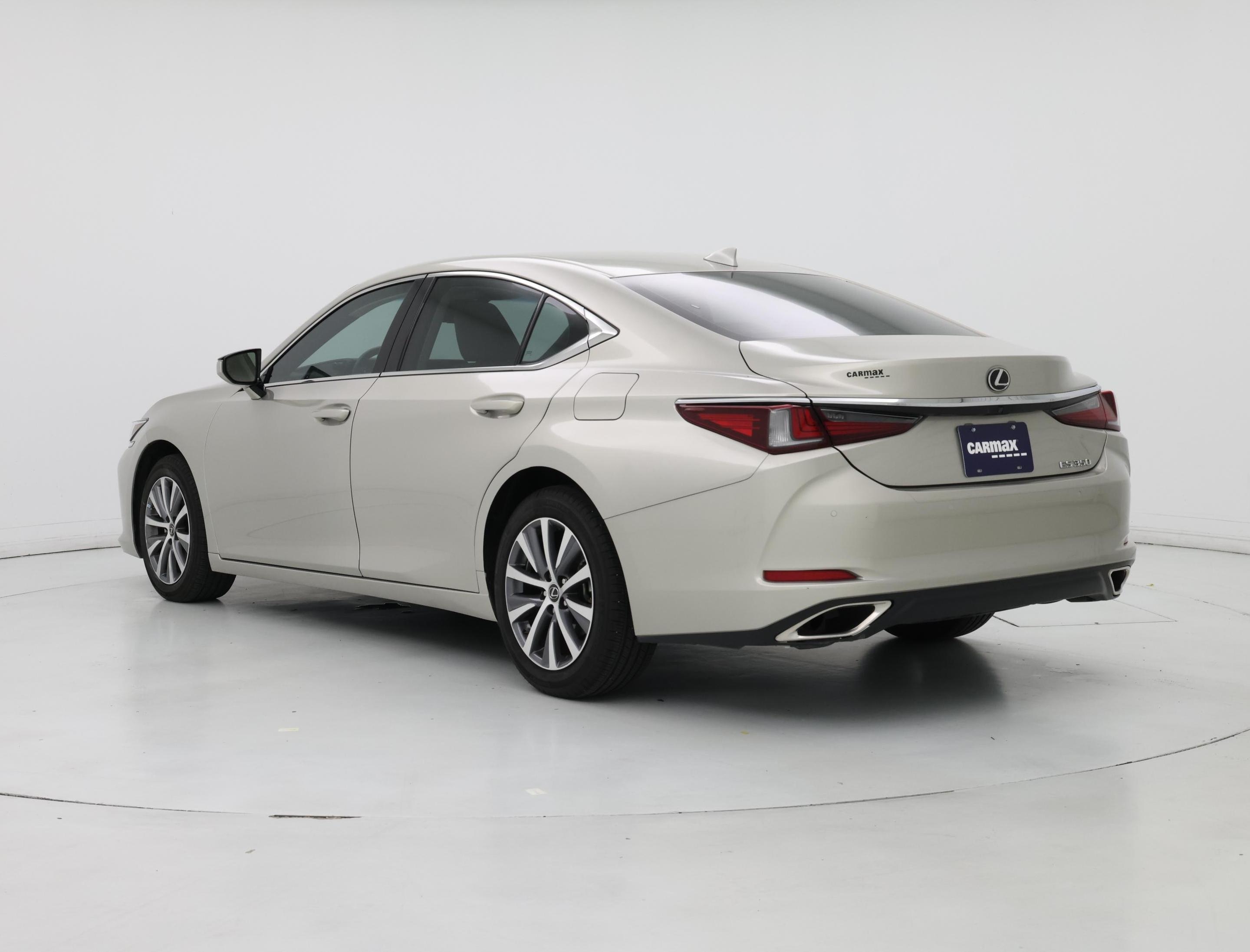 Thumbnail: 2019 Lexus ES - 2