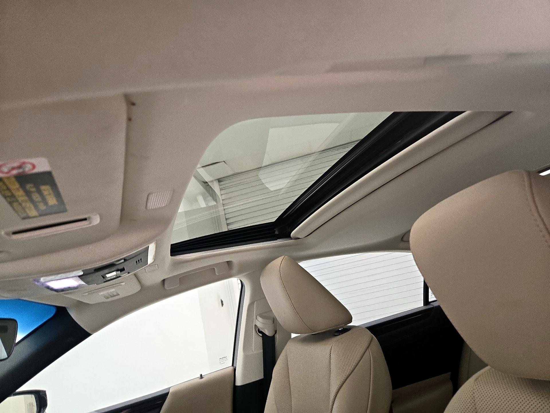 Thumbnail: 2019 Lexus ES - 19