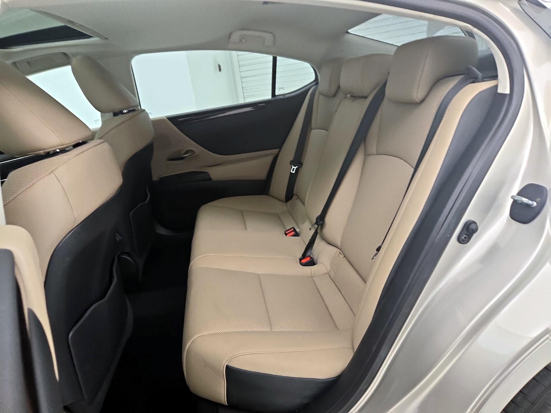 Thumbnail: 2019 Lexus ES - 20