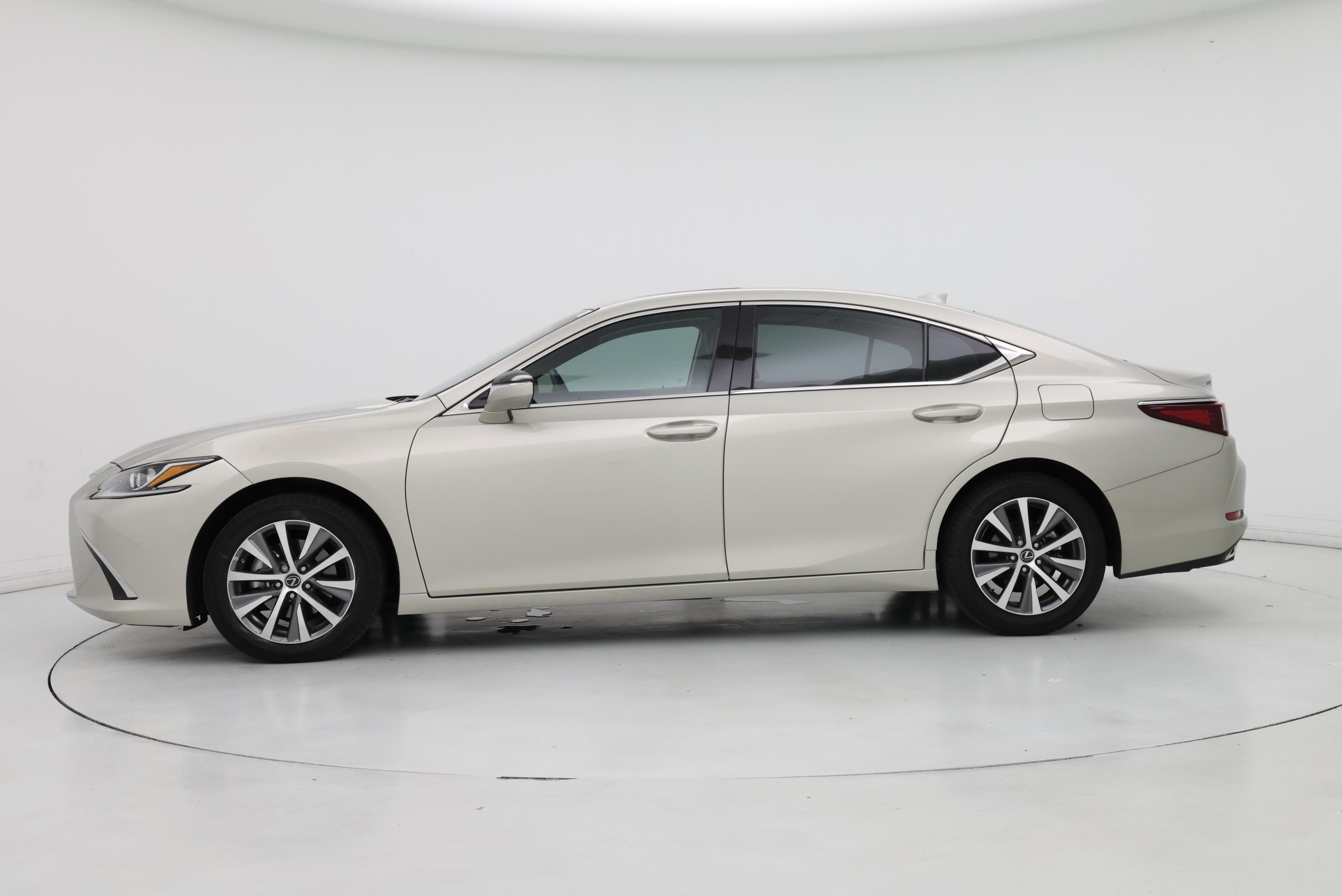 Thumbnail: 2019 Lexus ES - 3