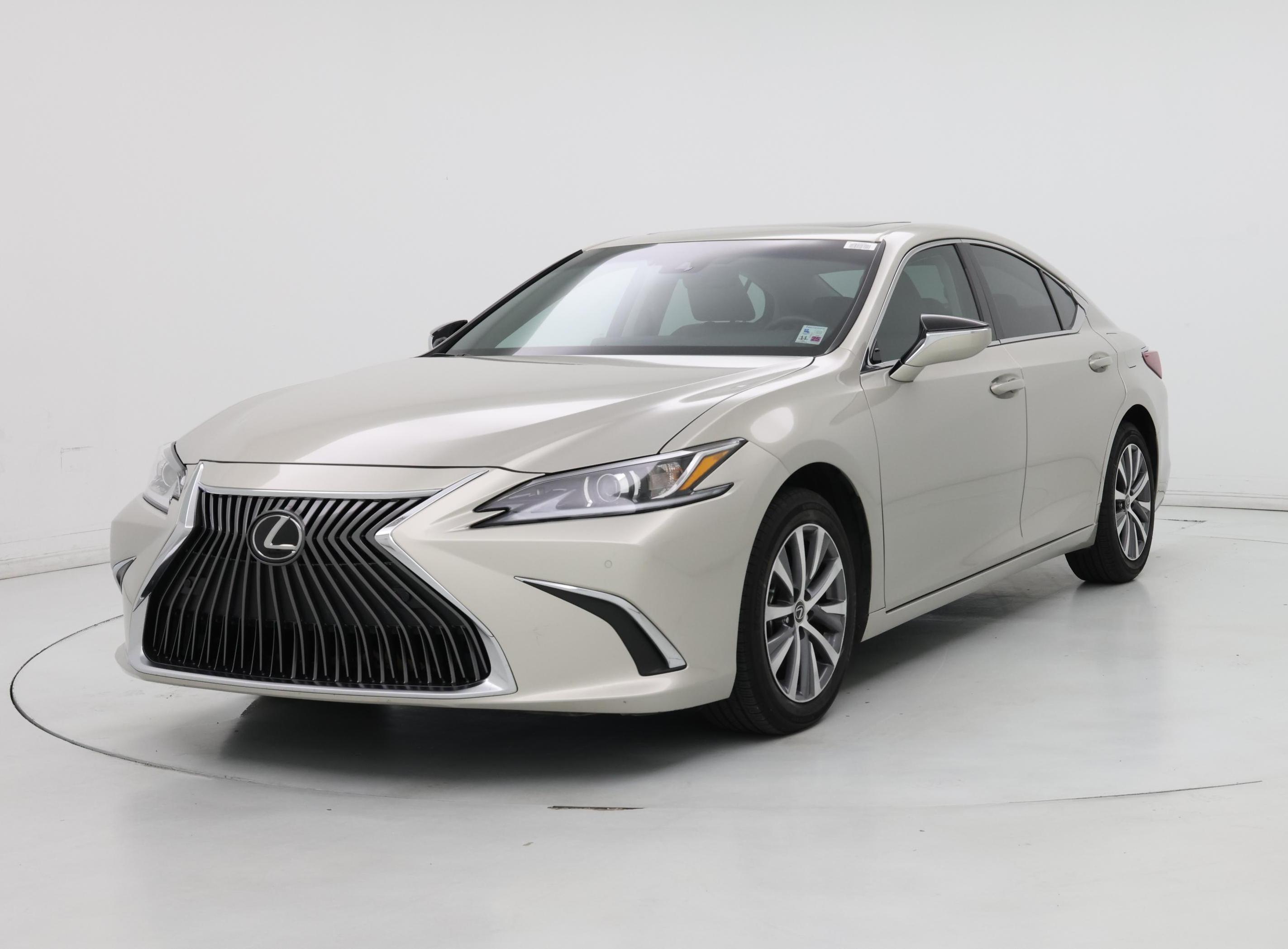Thumbnail: 2019 Lexus ES - 4