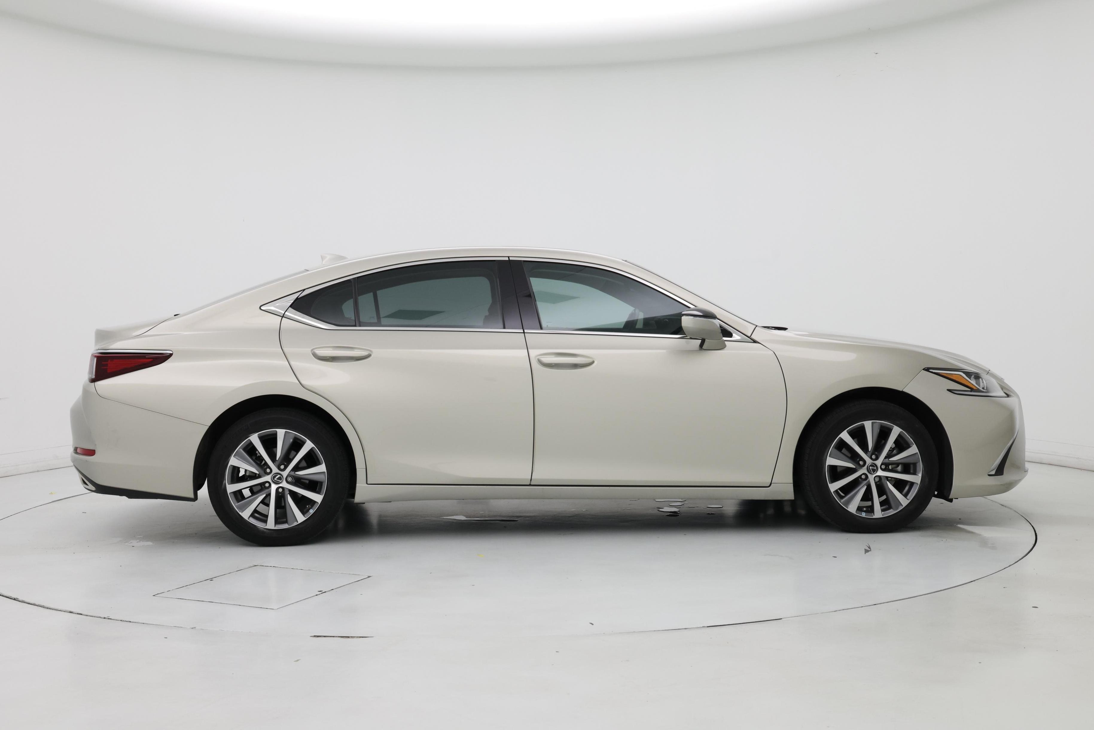 Thumbnail: 2019 Lexus ES - 7