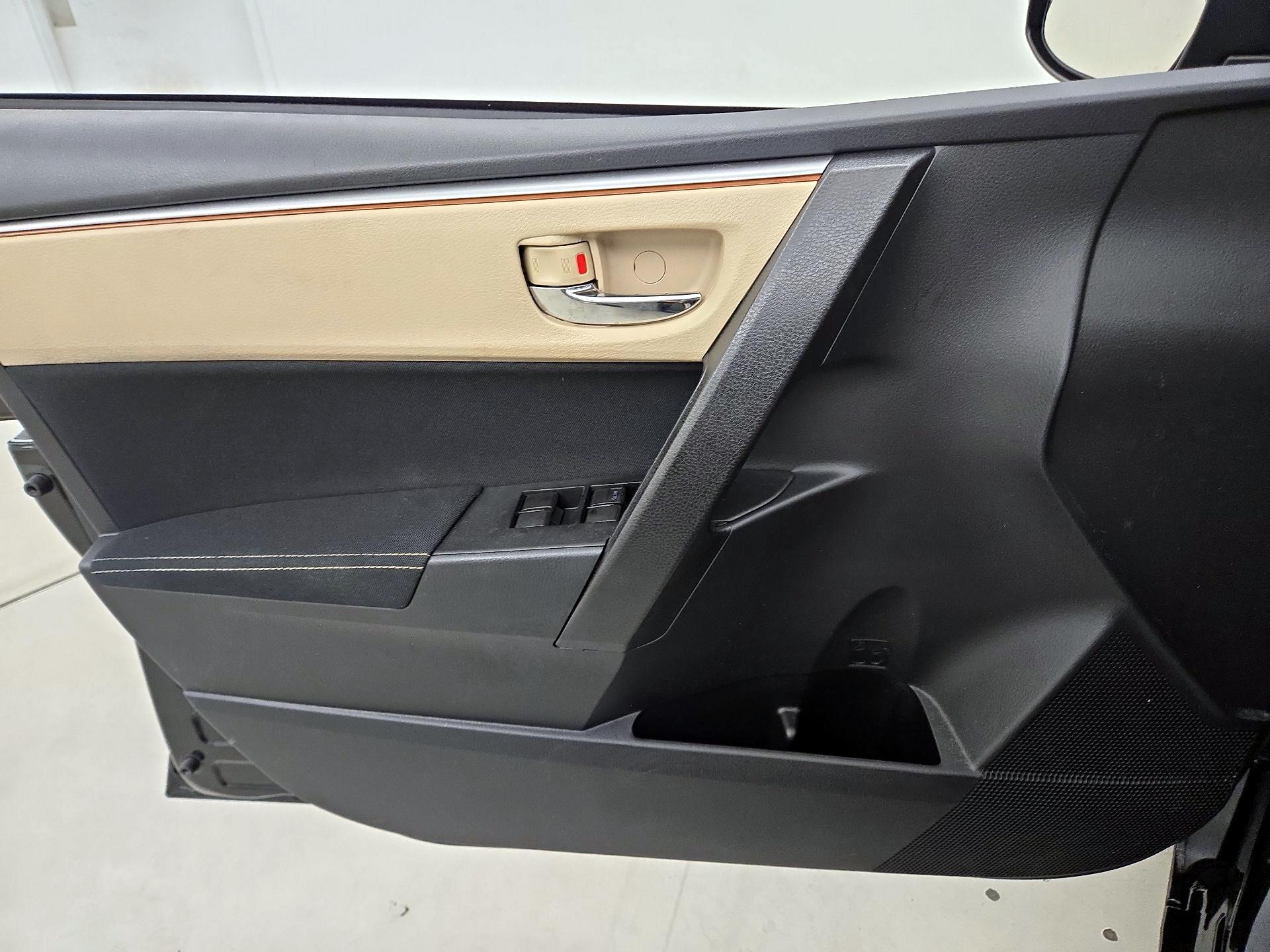 Thumbnail: 2015 Toyota Corolla - 12