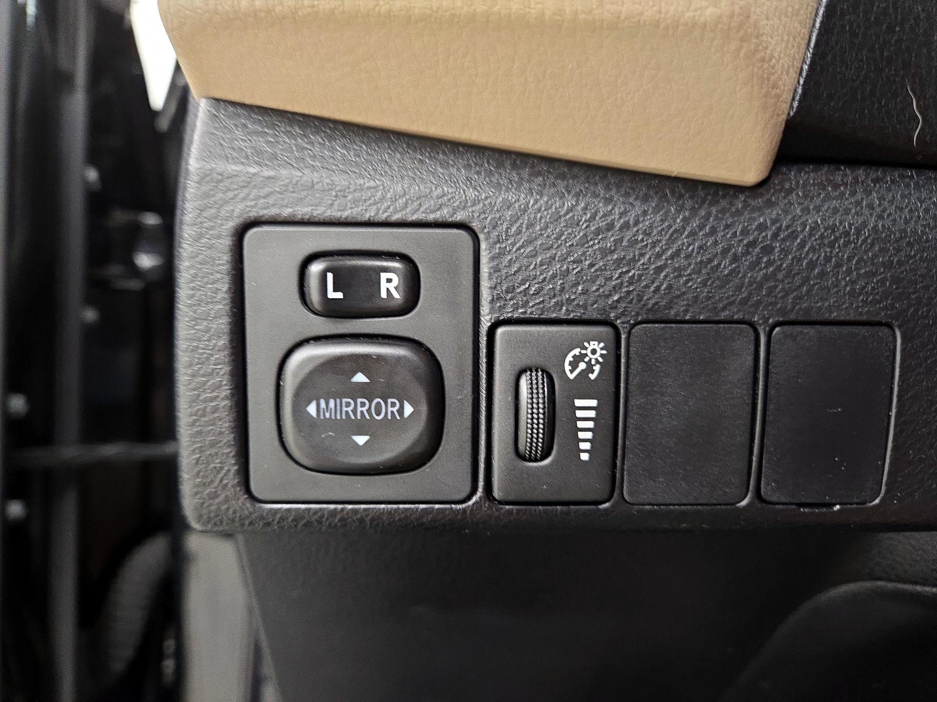 Thumbnail: 2015 Toyota Corolla - 13