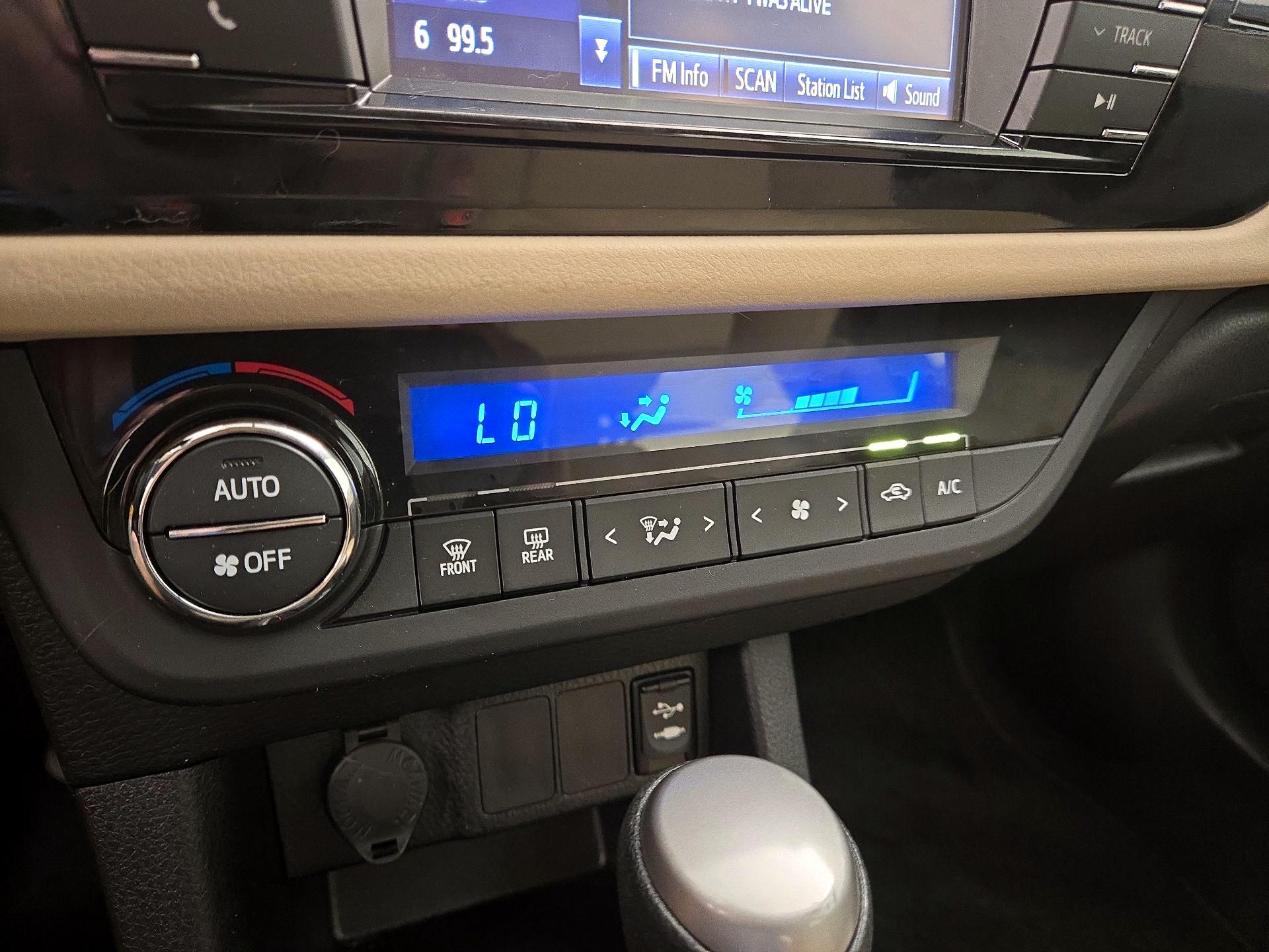 Thumbnail: 2015 Toyota Corolla - 16
