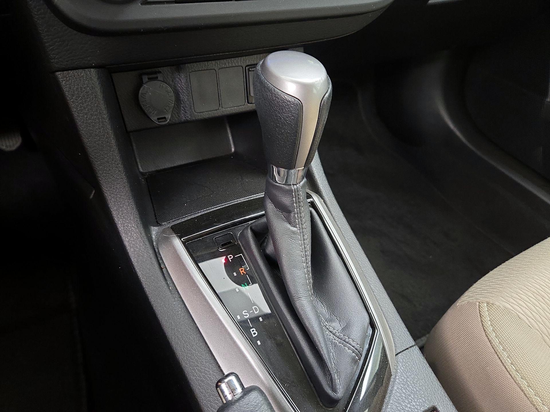 Thumbnail: 2015 Toyota Corolla - 17