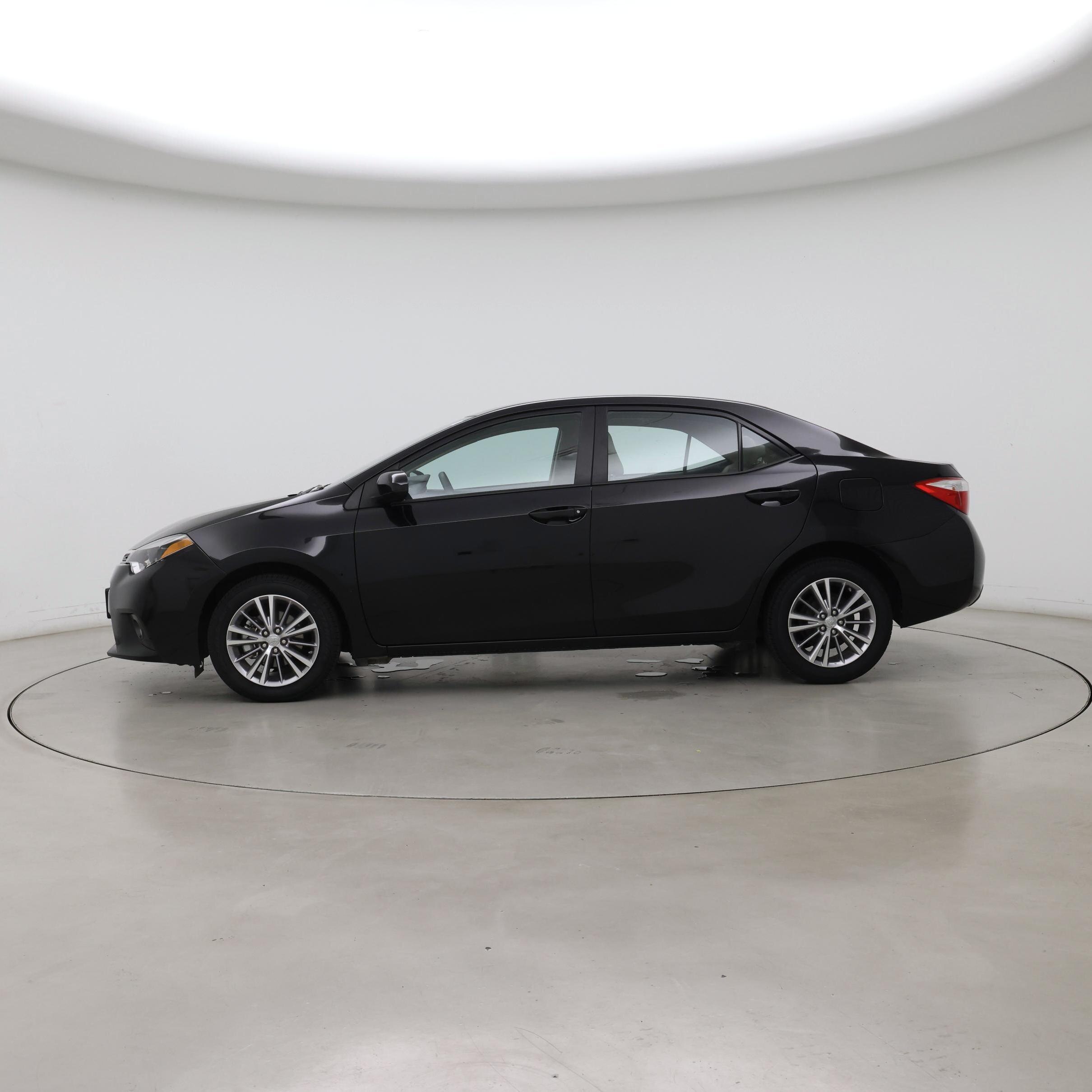 Thumbnail: 2015 Toyota Corolla - 3