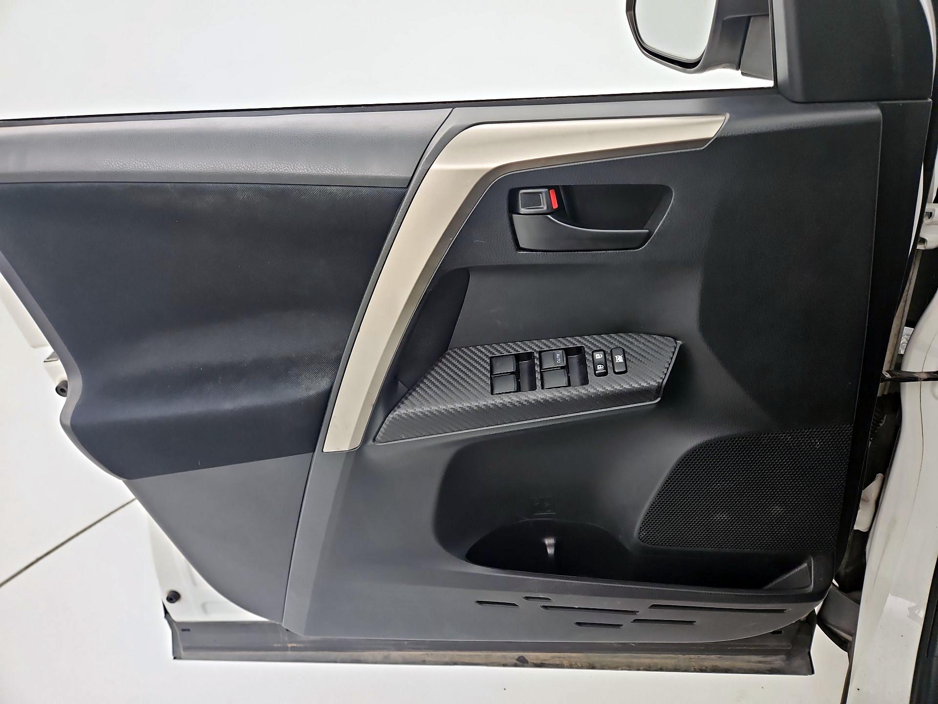 Thumbnail: 2015 Toyota RAV4 - 12