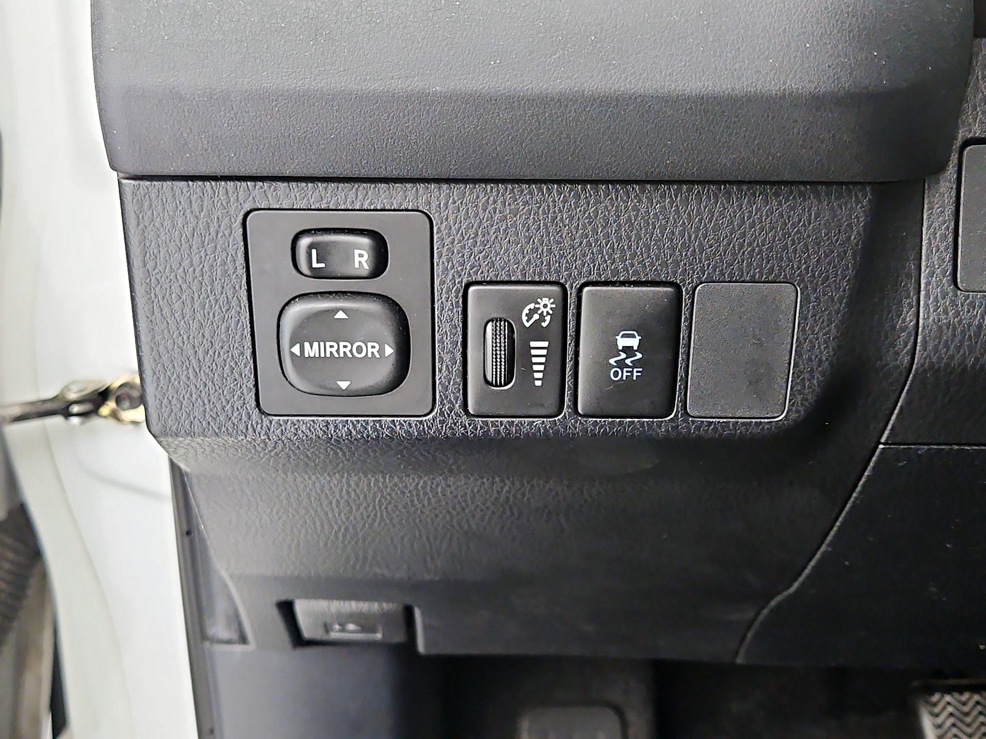 Thumbnail: 2015 Toyota RAV4 - 13