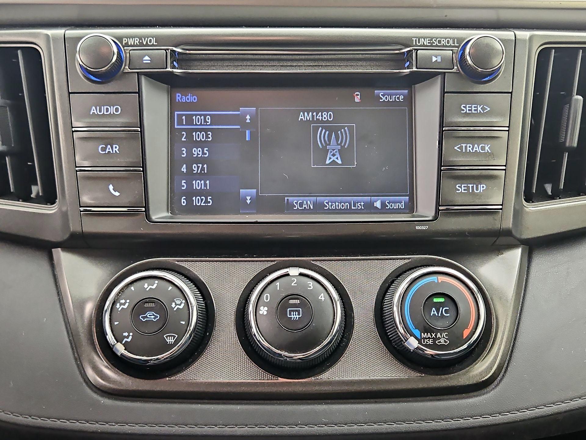 Thumbnail: 2015 Toyota RAV4 - 15