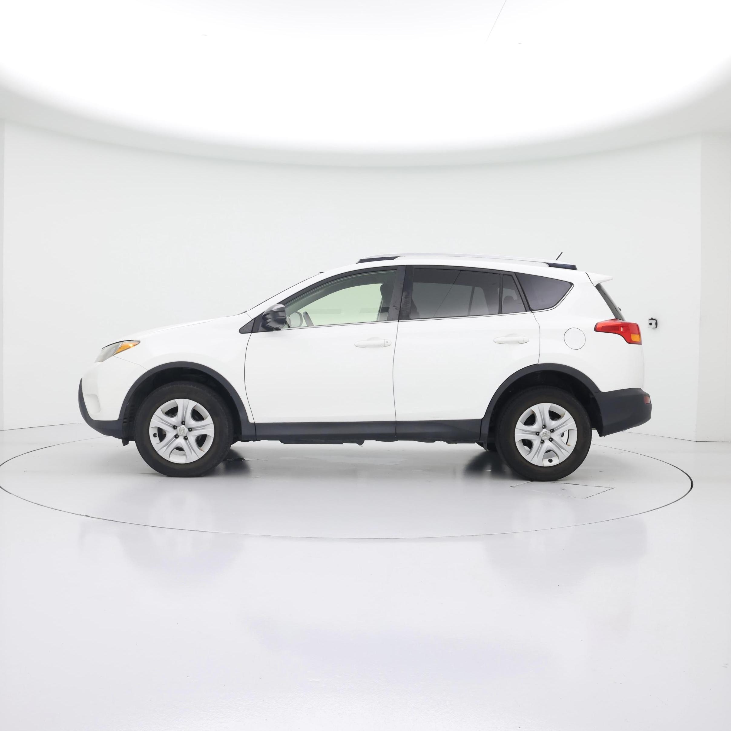 Thumbnail: 2015 Toyota RAV4 - 3