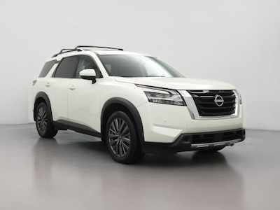 White 2024 Nissan Pathfinder SL