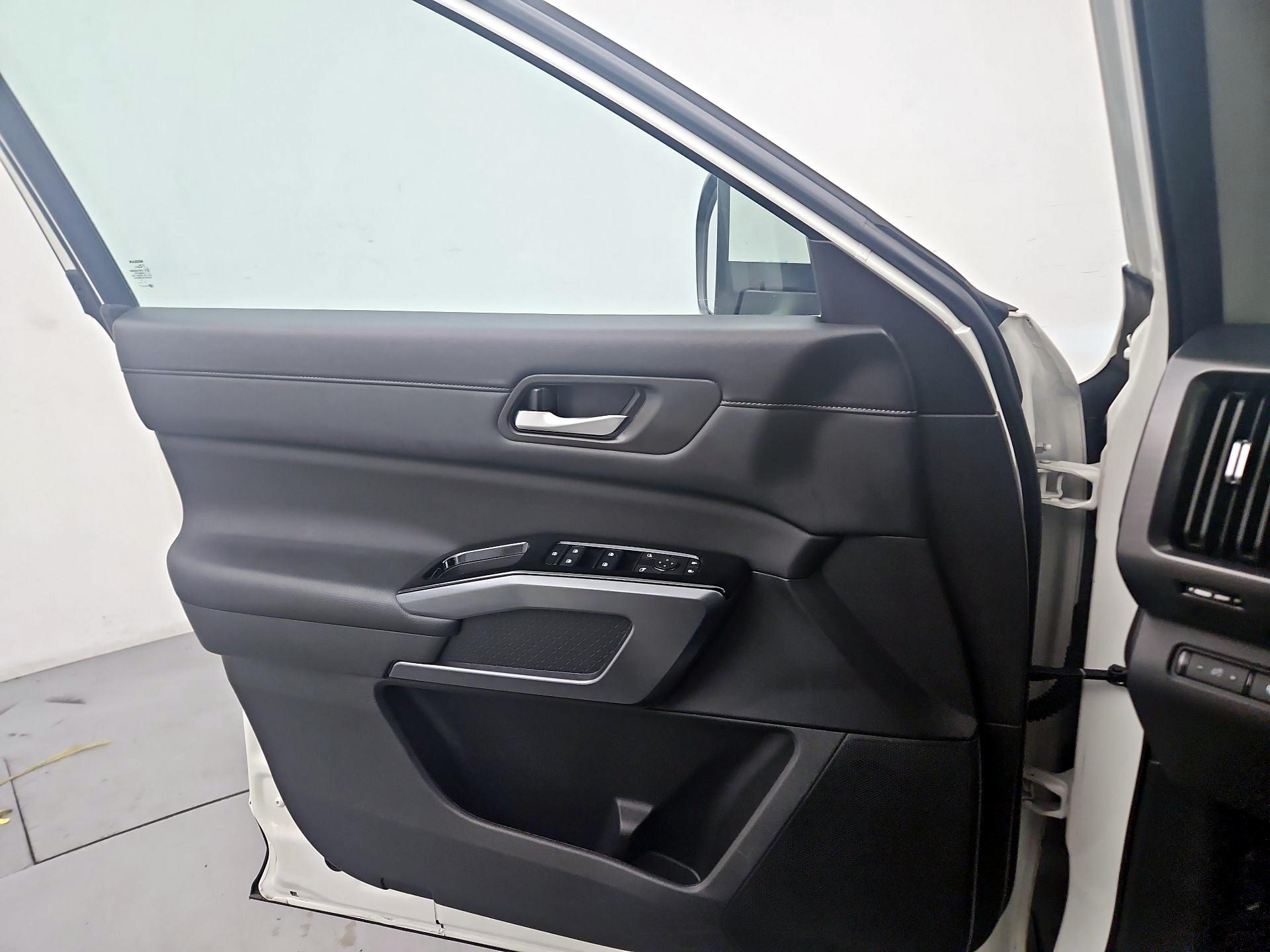 Thumbnail: 2024 Nissan Pathfinder - 12