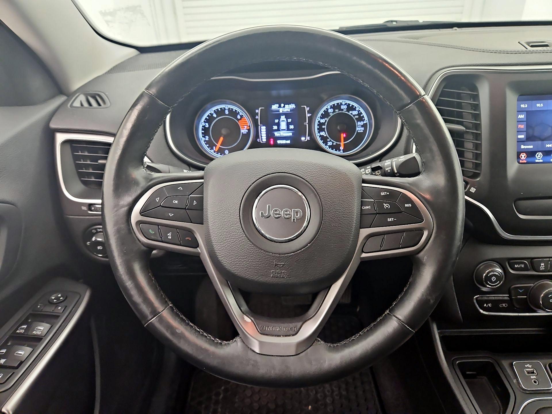 Thumbnail: 2019 Jeep Cherokee - 10