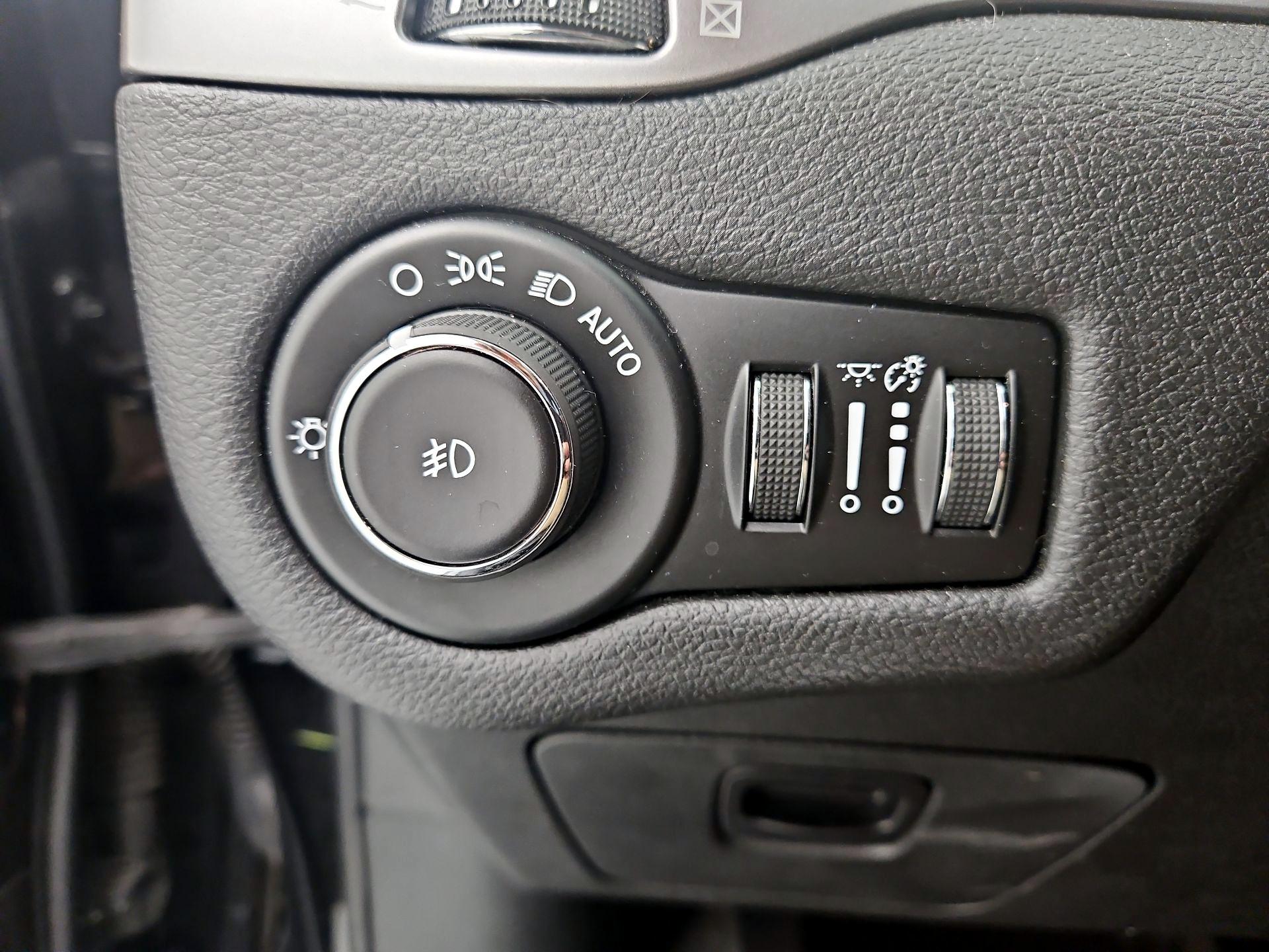 Thumbnail: 2019 Jeep Cherokee - 13