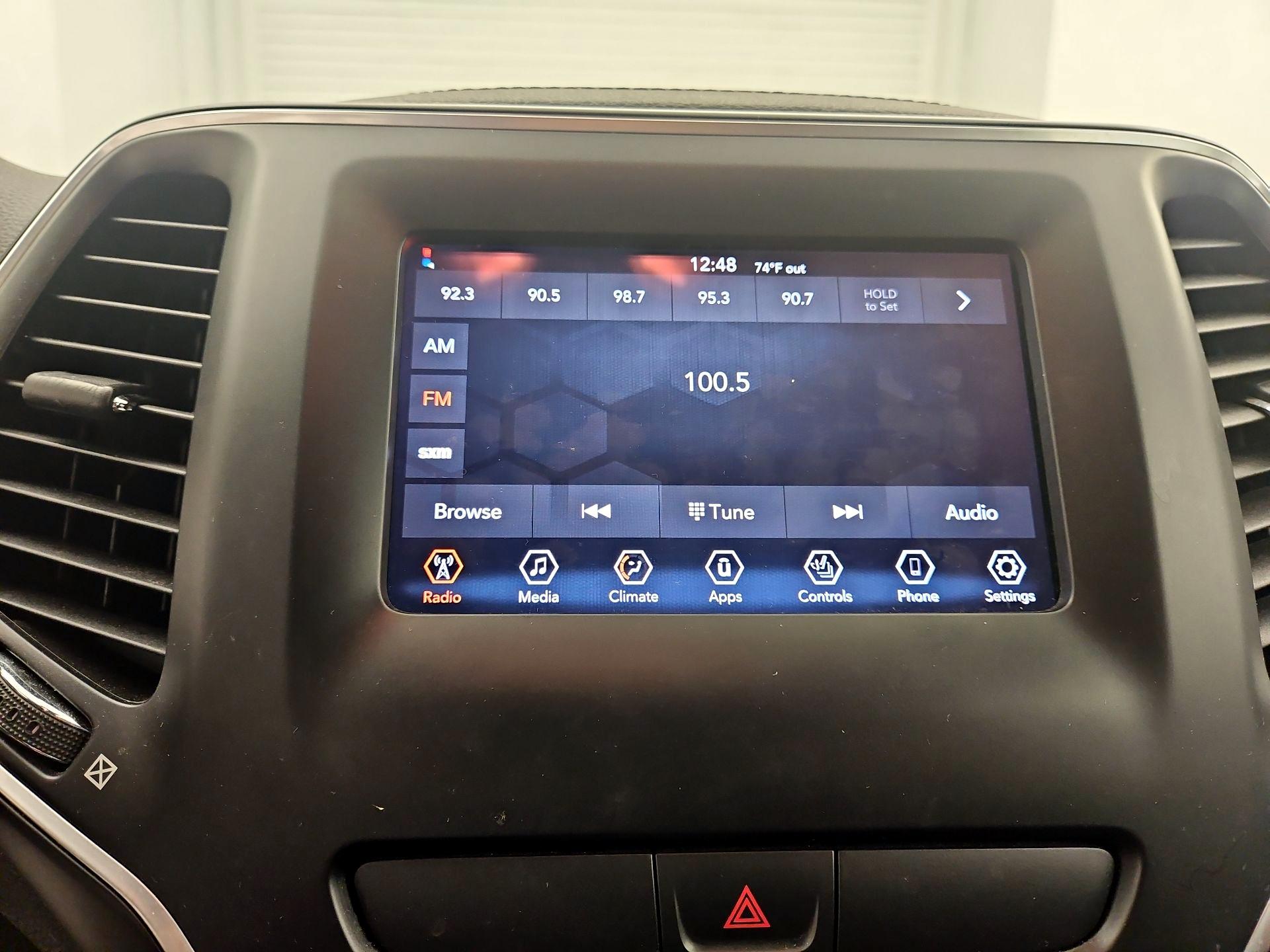 Thumbnail: 2019 Jeep Cherokee - 15