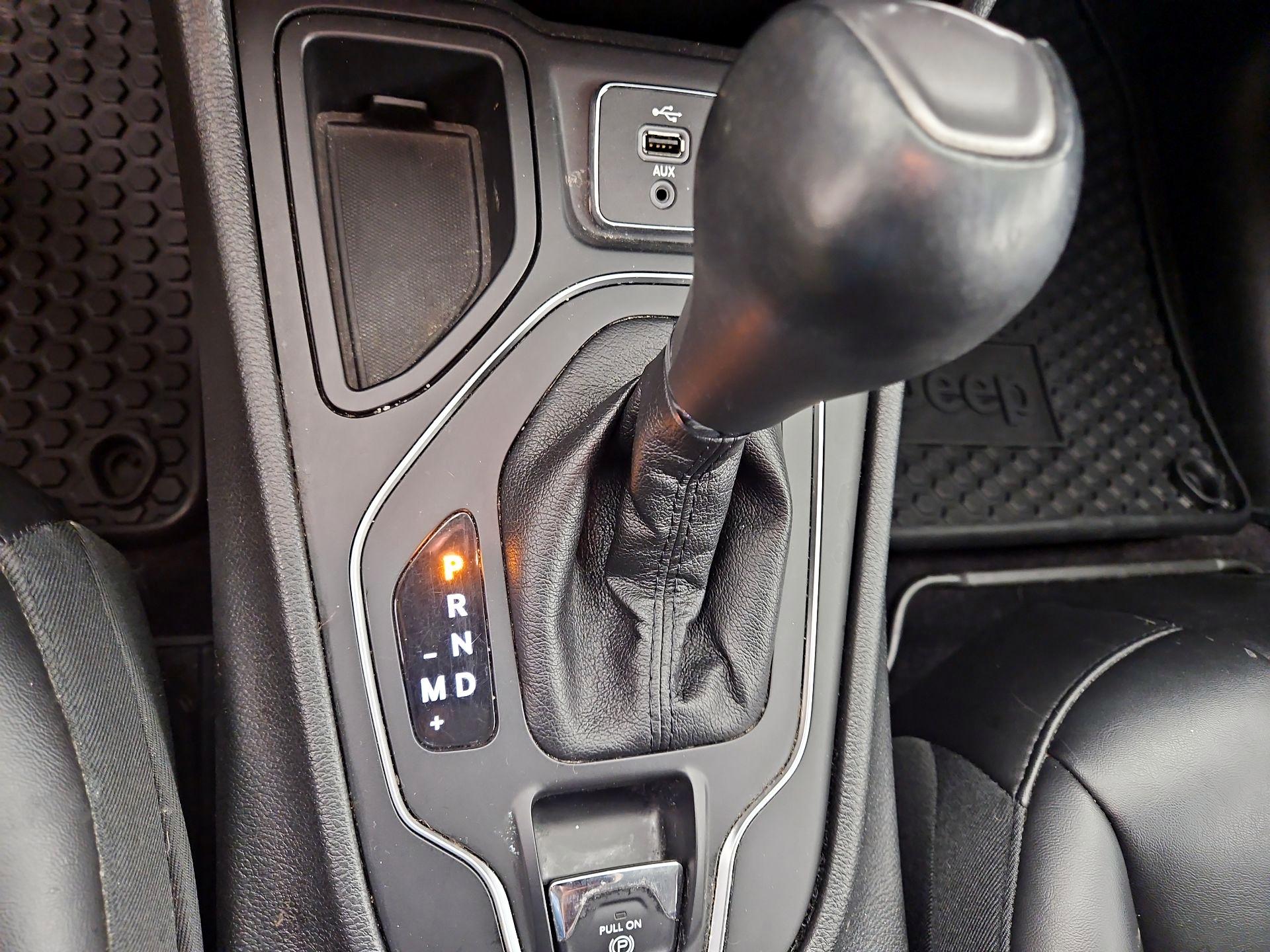 Thumbnail: 2019 Jeep Cherokee - 17