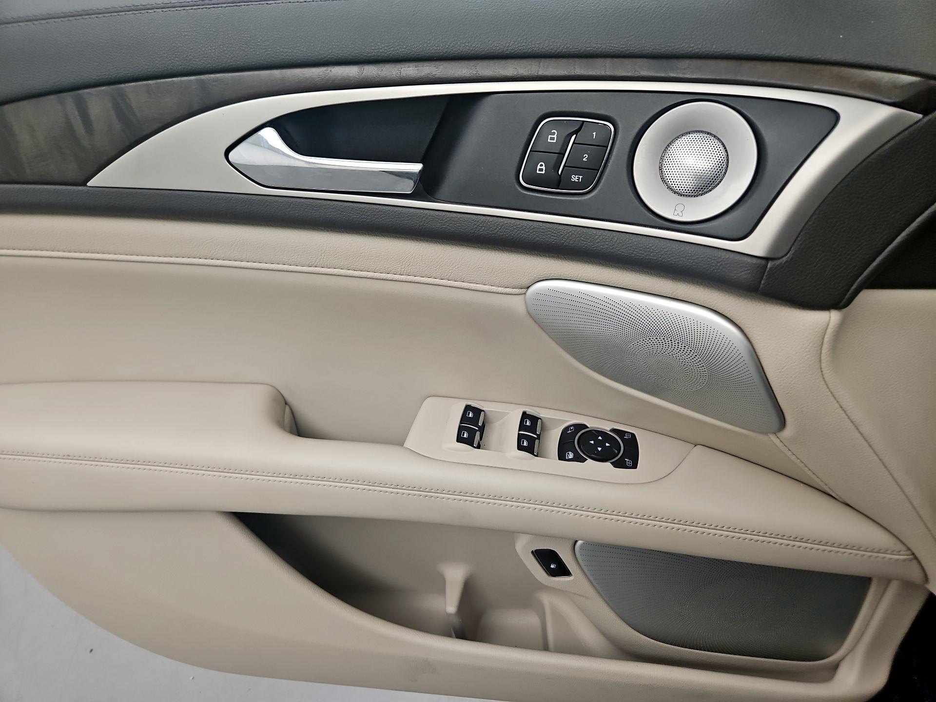 Thumbnail: 2019 Lincoln MKZ - 12