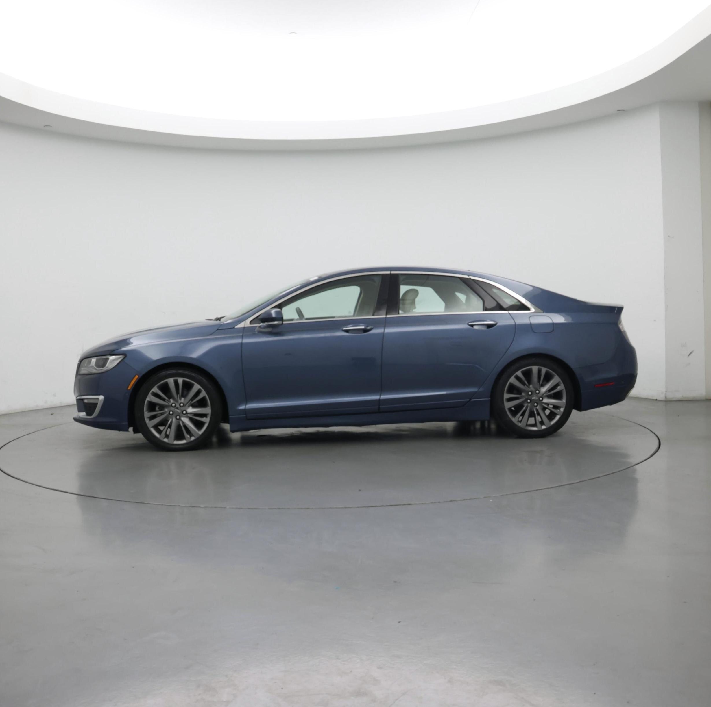 Thumbnail: 2019 Lincoln MKZ - 3