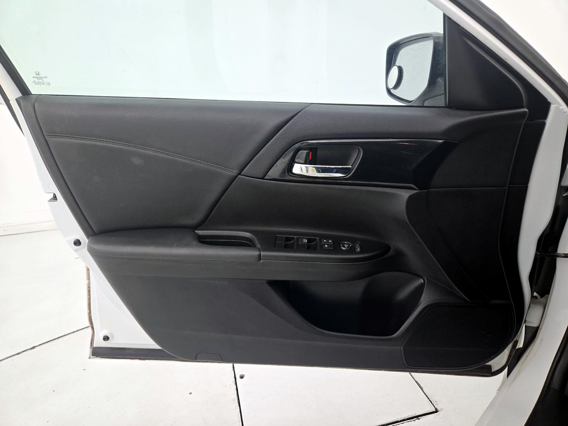 Thumbnail: 2015 Honda Accord - 12