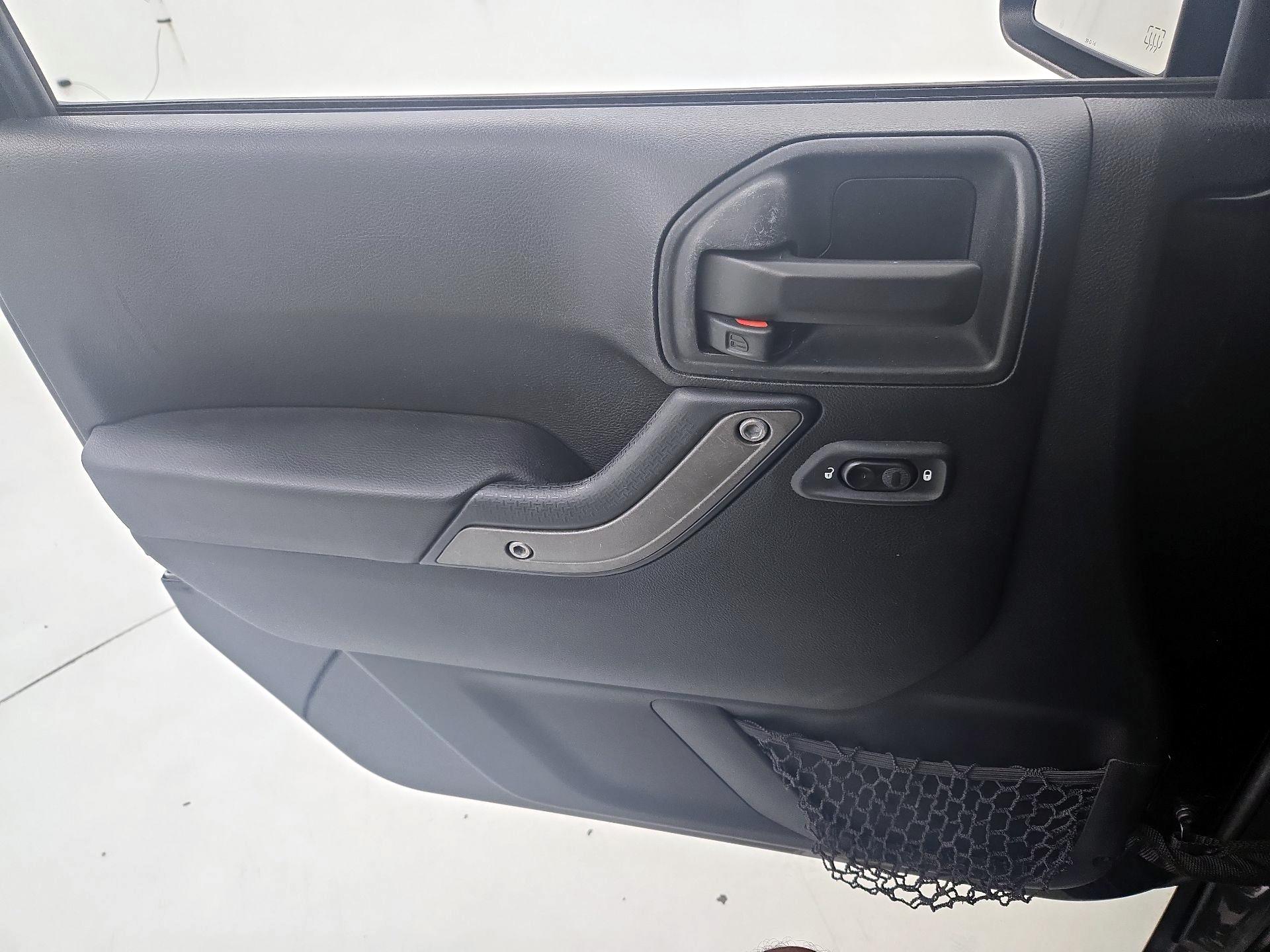 Thumbnail: 2017 Jeep Wrangler - 12