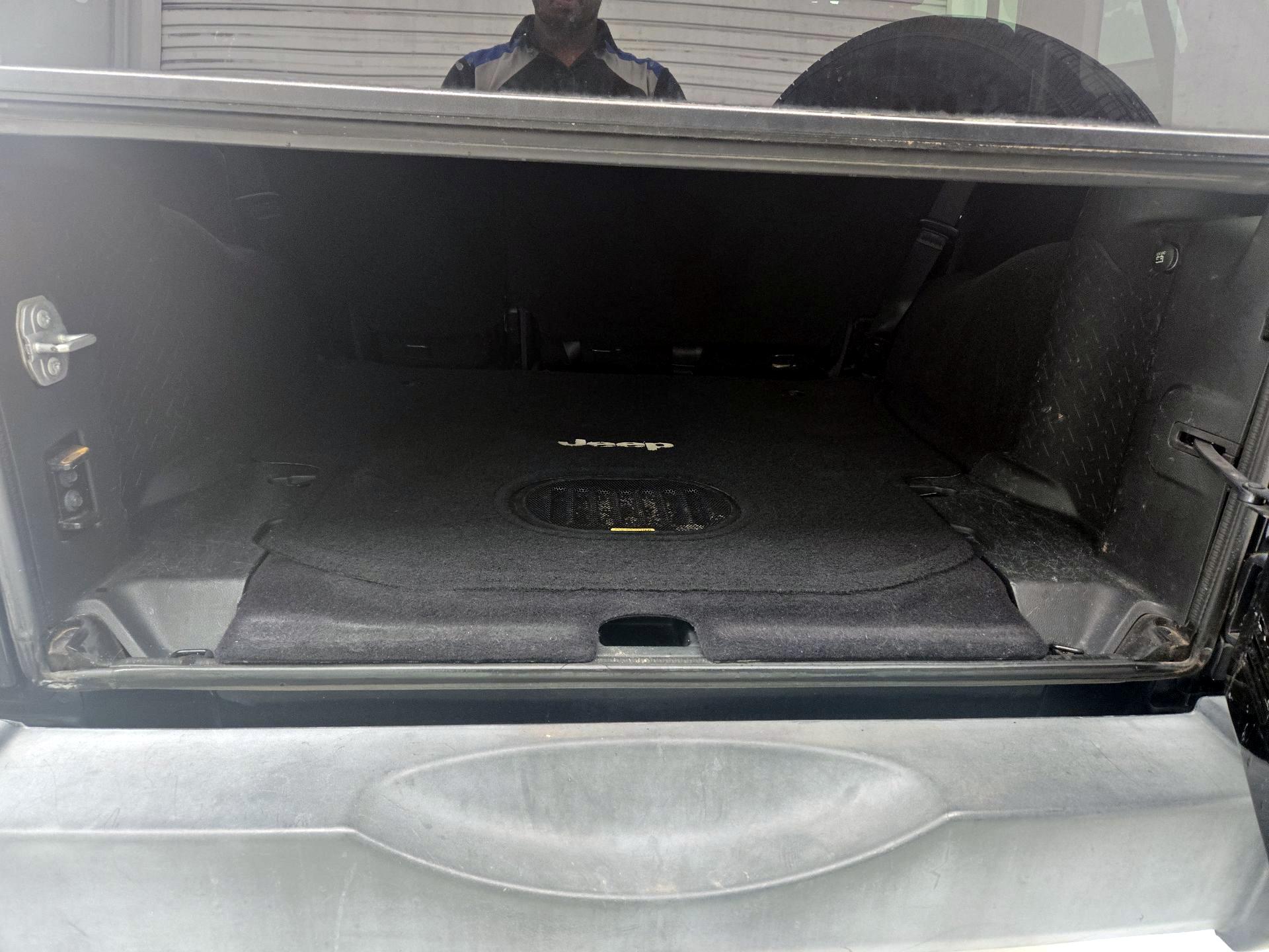 Thumbnail: 2017 Jeep Wrangler - 18