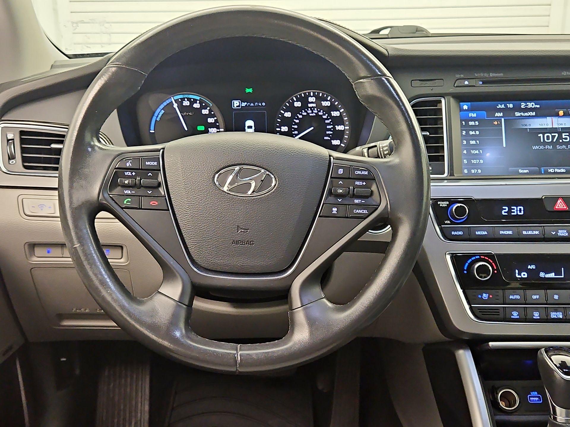 Thumbnail: 2017 Hyundai Sonata - 10