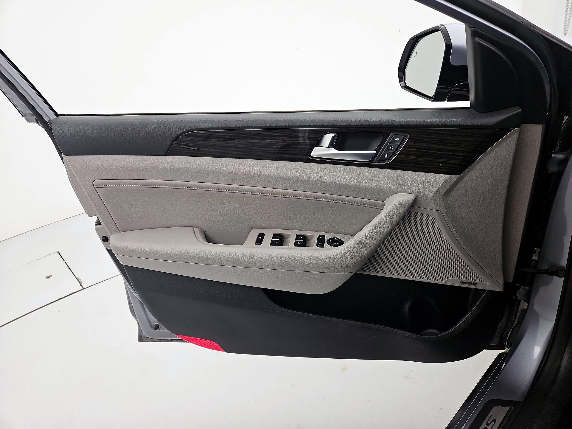 Thumbnail: 2017 Hyundai Sonata - 12