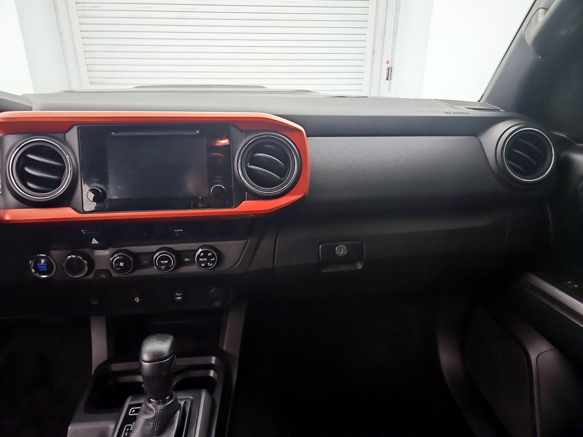 Thumbnail: 2016 Toyota Tacoma - 9
