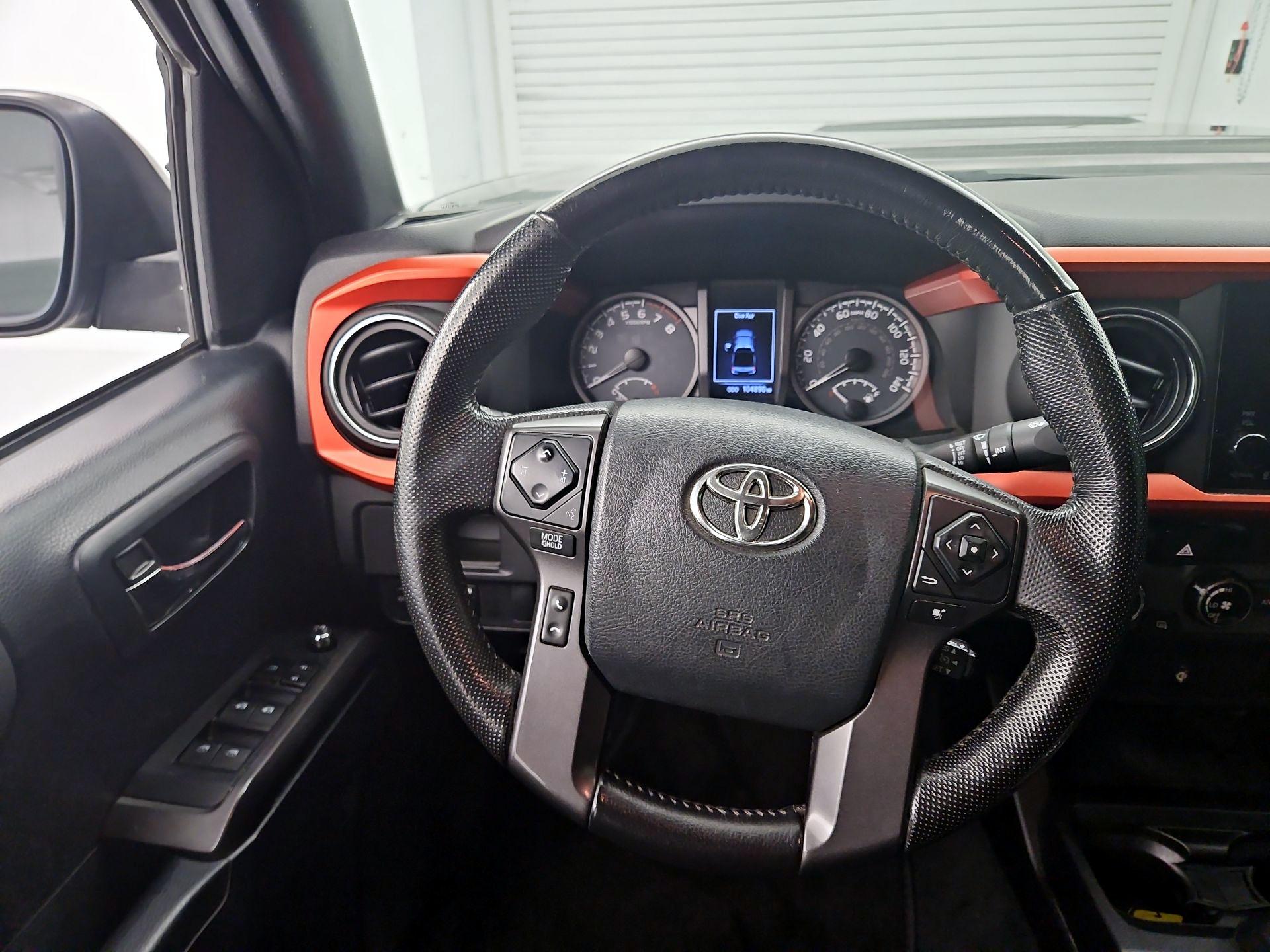 Thumbnail: 2016 Toyota Tacoma - 10