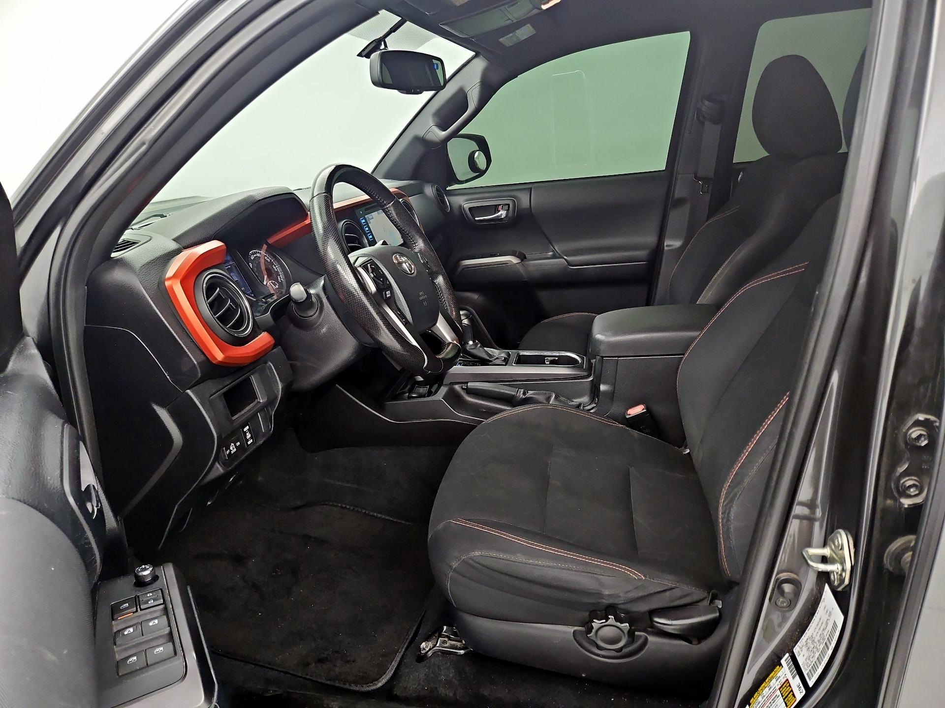 Thumbnail: 2016 Toyota Tacoma - 11