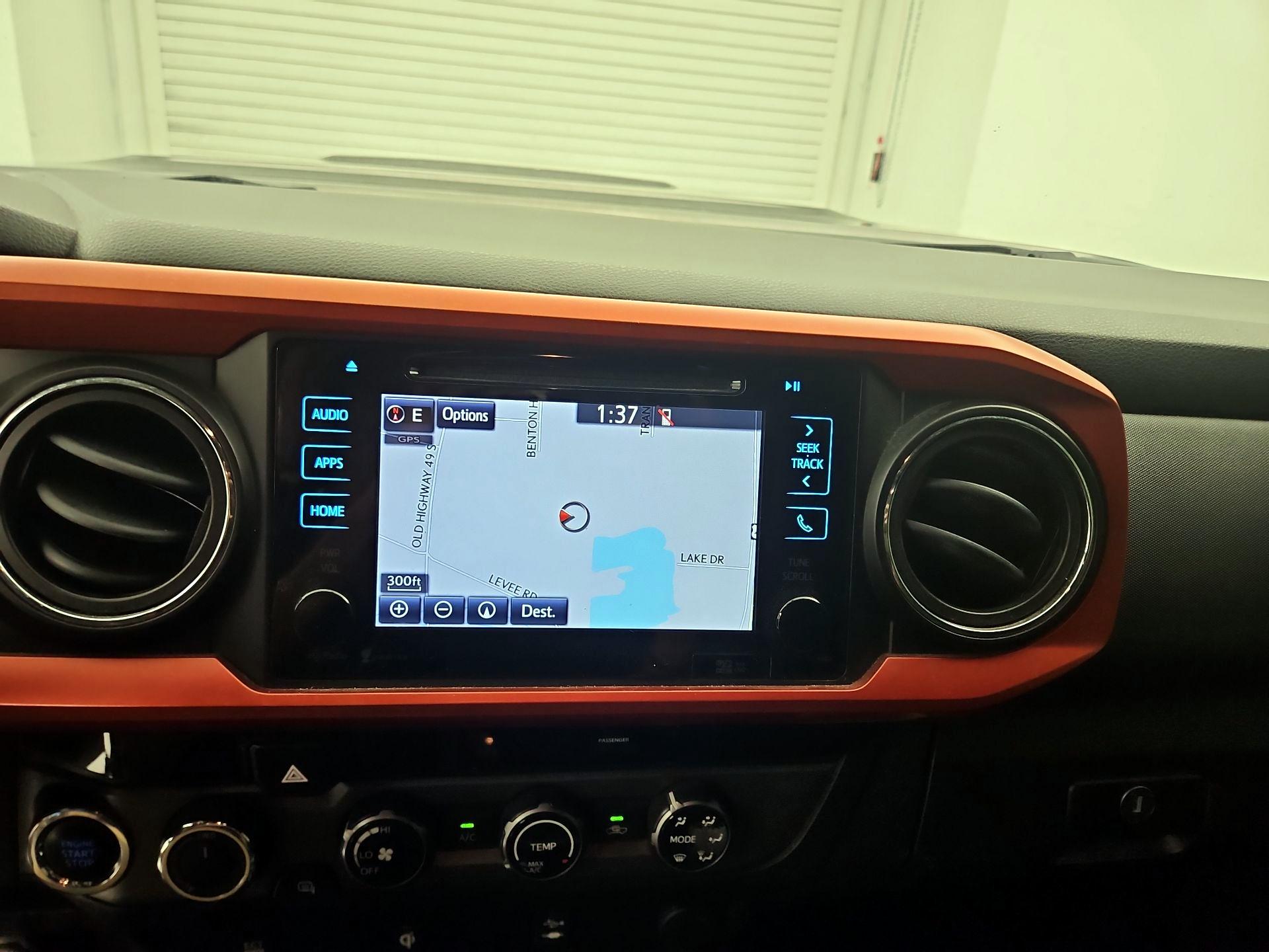 Thumbnail: 2016 Toyota Tacoma - 14
