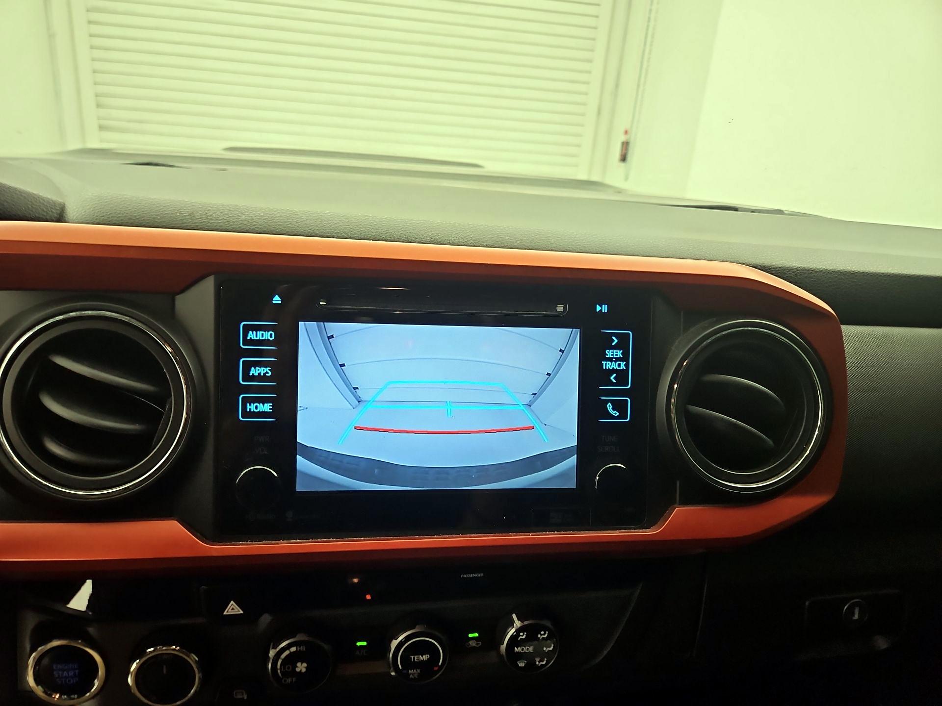 Thumbnail: 2016 Toyota Tacoma - 15