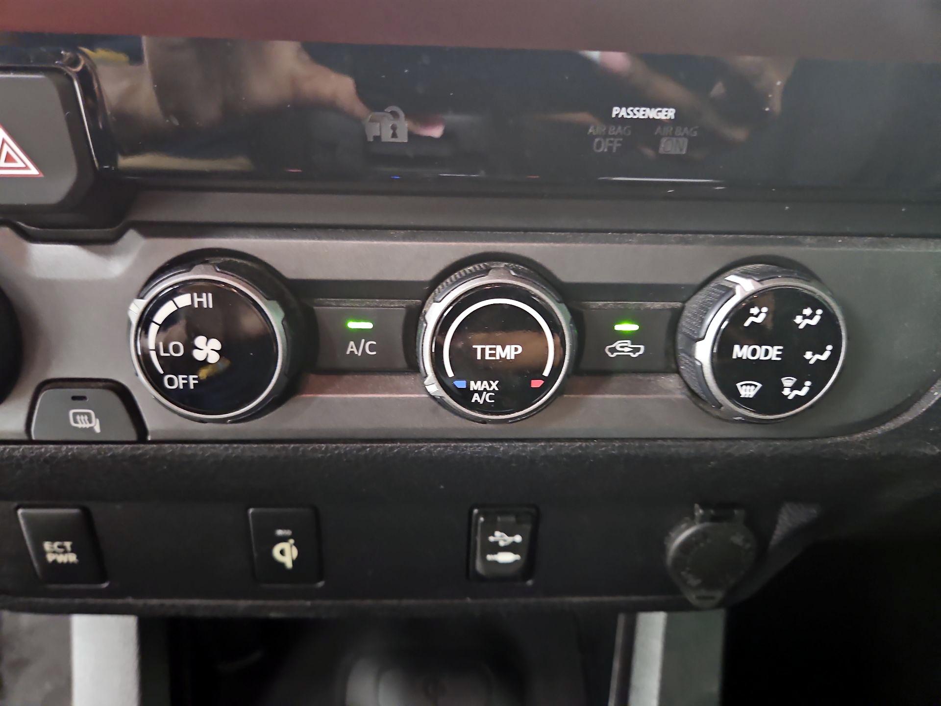 Thumbnail: 2016 Toyota Tacoma - 17